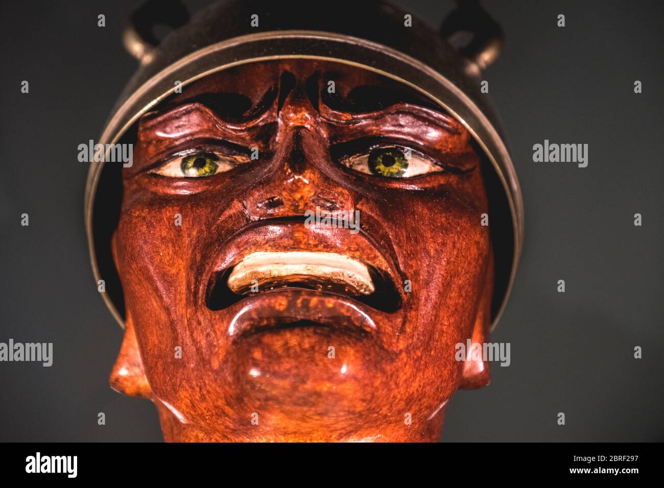Böse Soldaten Gesicht Statue im Masone Labyrinth Art Museum von Fontanellato in der Provinz Parma, Italien Stockfoto