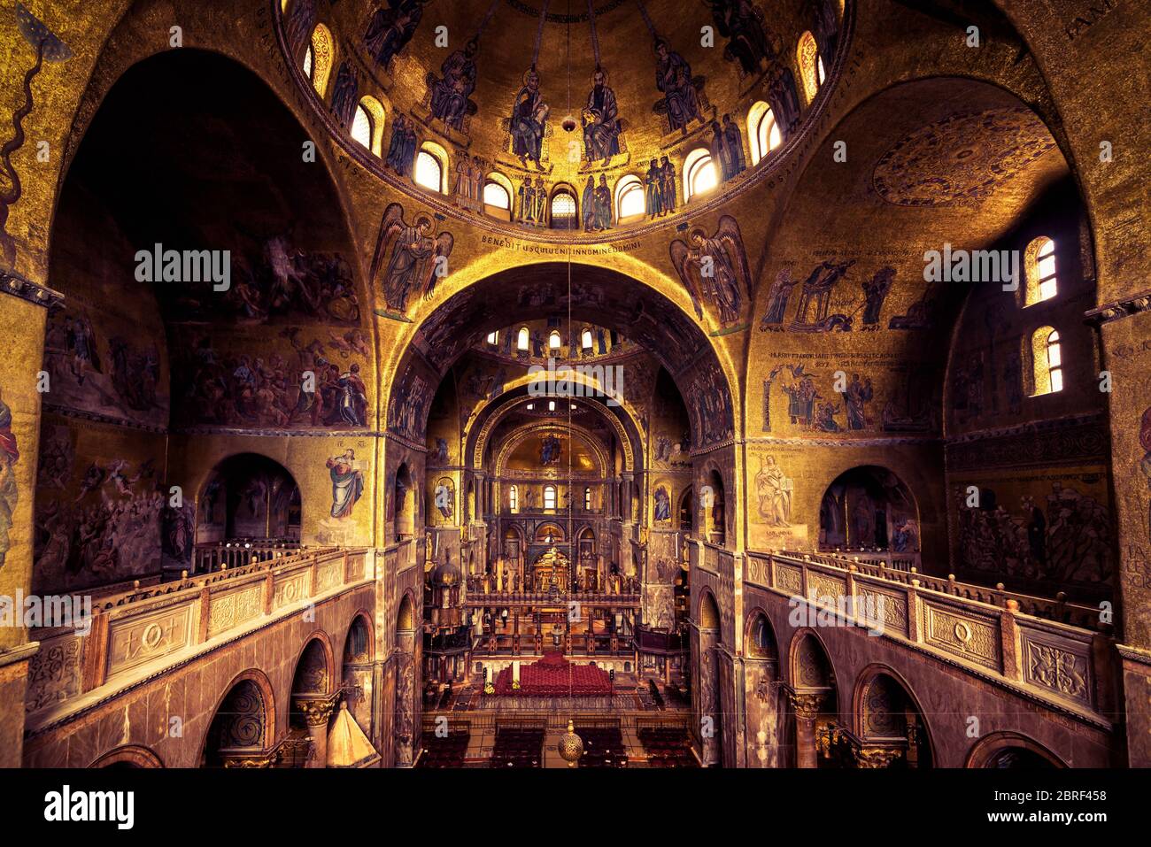 Venedig, Italien - 21. Mai 2017: Innenraum des Markusdoms (Basilika di San Marco). Die Basilika San Marco wurde im 12. Jahrhundert erbaut und ich Stockfoto