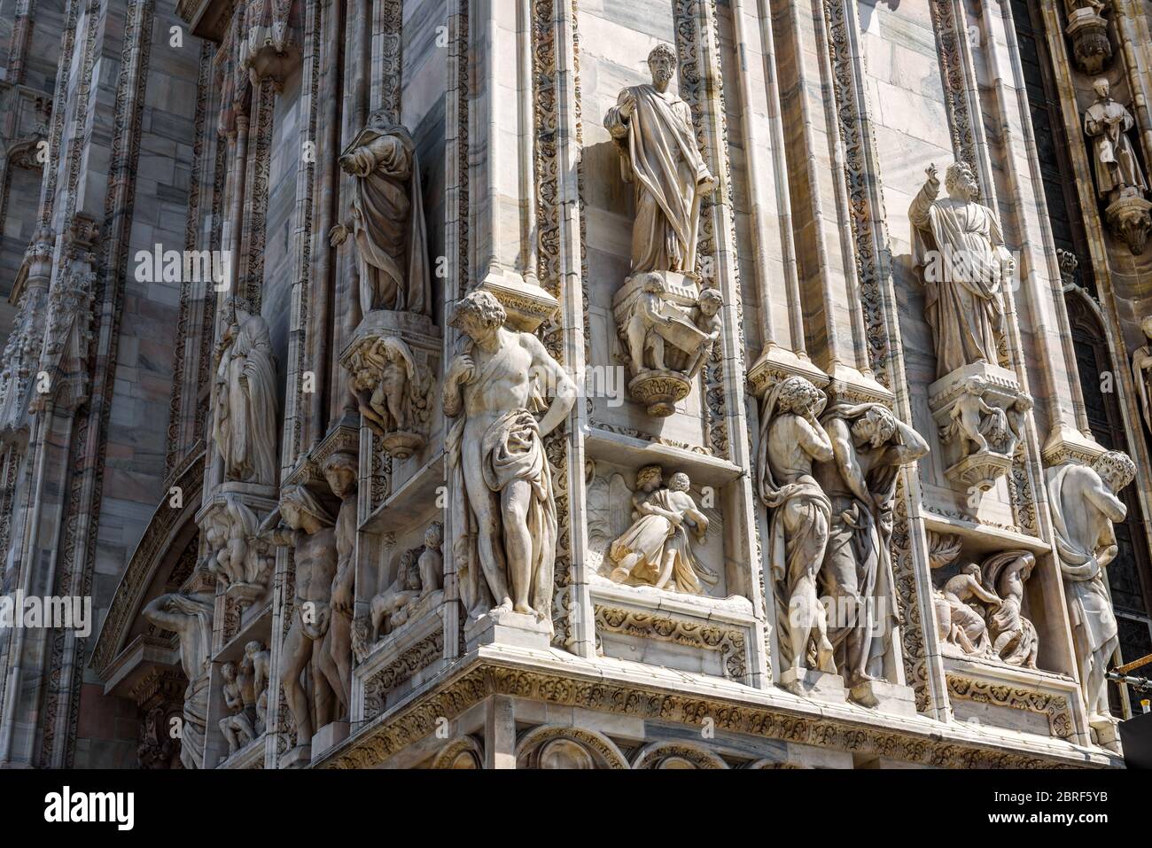 Detail der Fassade des Mailänder Doms (Duomo di Milano) in Mailand, Italien. Der Mailänder Dom ist die größte Kirche Italiens und die fünftgrößte Kirche der Welt Stockfoto