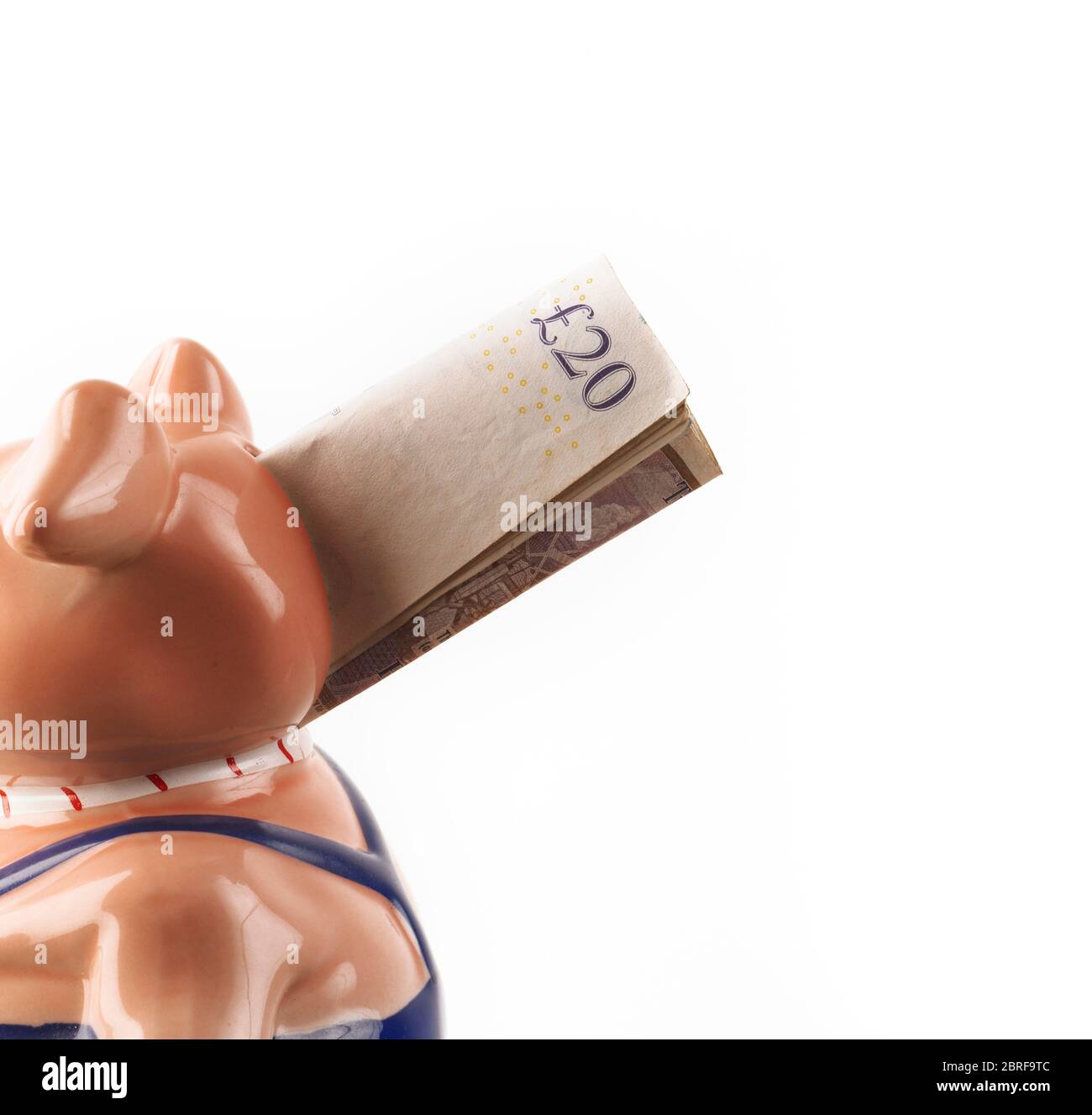 Sparschwein gefüllt mit £20 Pfund Sterling Noten Stockfoto