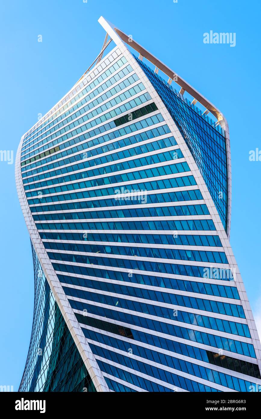Moskau - Sep 10, 2017: Modernes Gebäude in Moskau-Stadt, Russland. Evolution Tower mit futuristischem, verdrehtem Design. Moskau-Stadt ist Bezirk mit Geschäft A Stockfoto