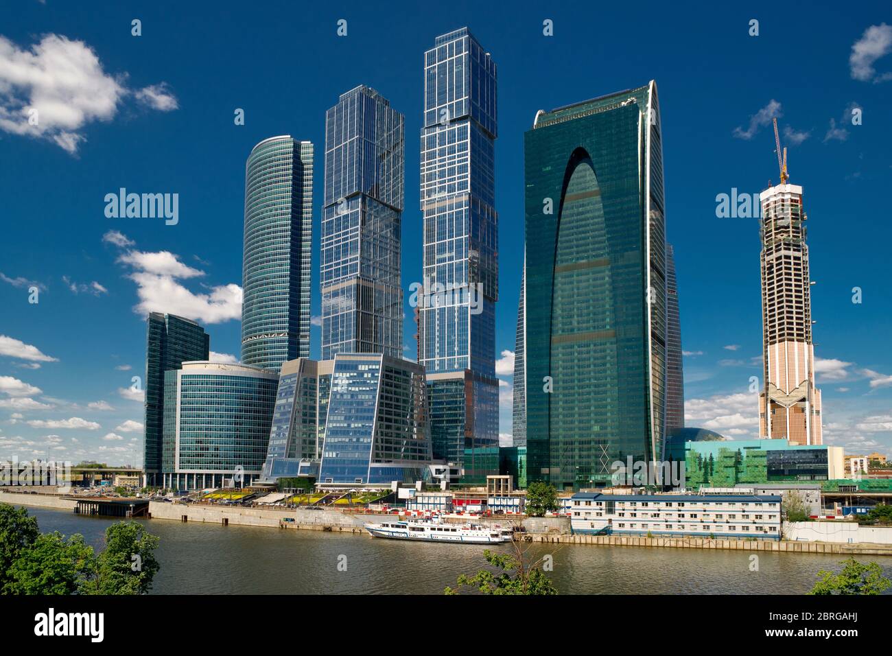 Moskau-Stadt Hochhäuser im Bau, Russland. Moskau-City ist ein modernes Geschäftsviertel und Wahrzeichen von Moskau. Panorama der zeitgenössischen Stockfoto