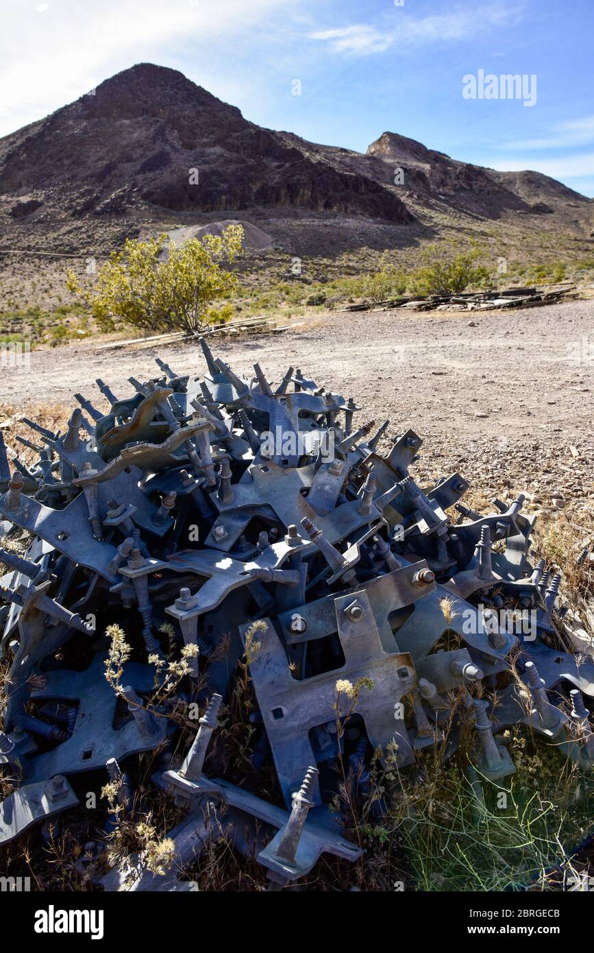 Ein Metallschrott-Haufen in der Nähe von Rhyolith Ghost Town, Nevada Stockfoto