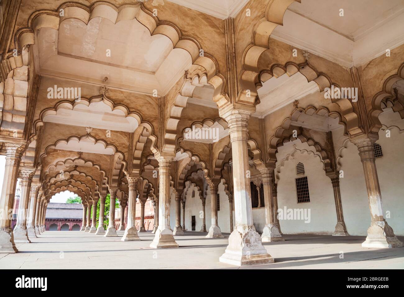 Innenraum der Diwan ICH BIN oder Halle der öffentlichen Publikum an der Agra Fort, eine historische Festung in der Stadt Agra, Uttar Pradesh in Indien Stockfoto