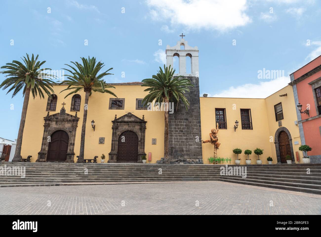 Gelbe Kirche in Garachico Dorf, Teneriffa - Kanarische Inseln Stockfoto