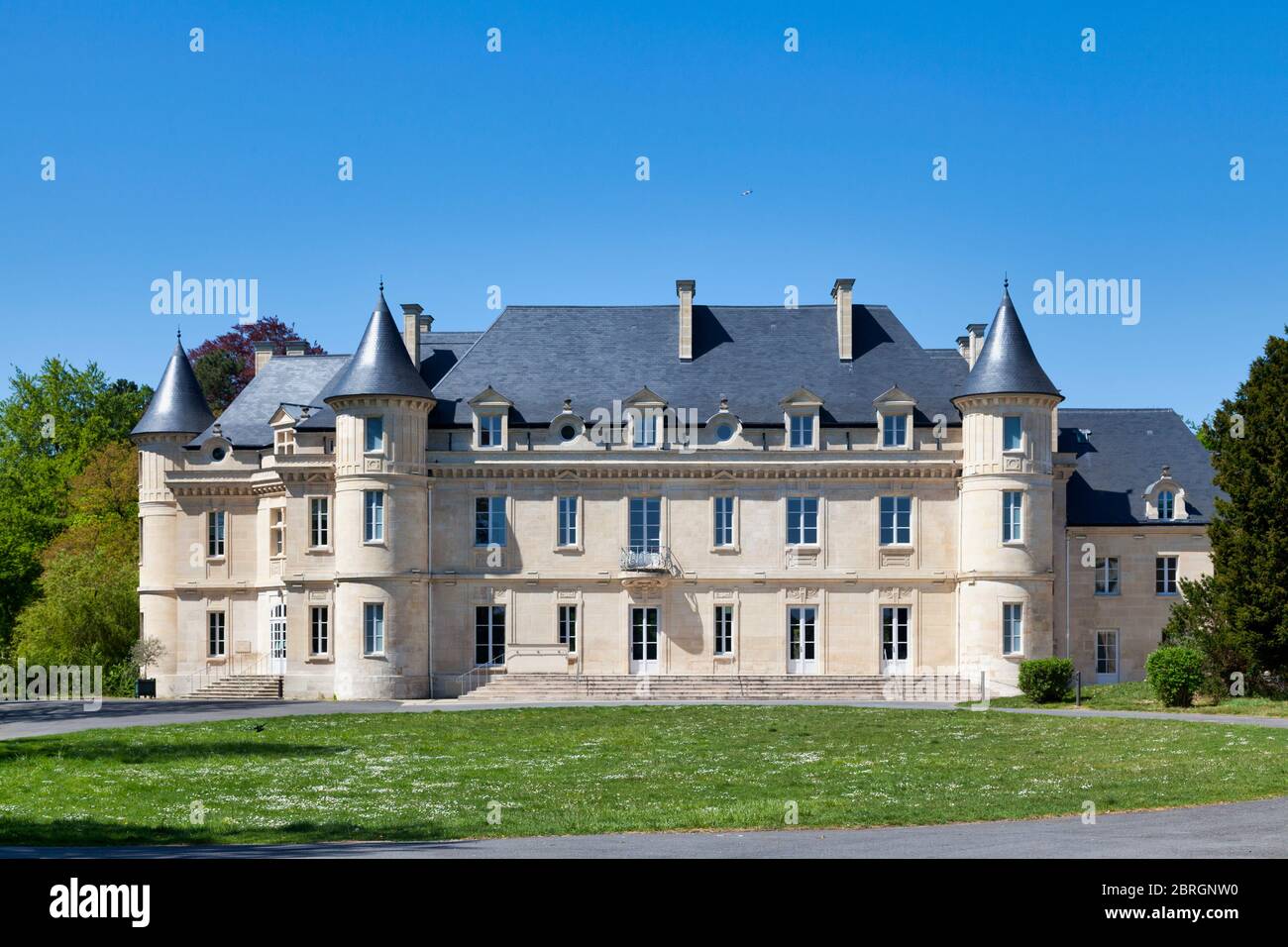 Lamorlaye, Frankreich - Mai 22 2020: Château de Lamorlaye im Departement Oise in der Region Hauts-de-France. Stockfoto