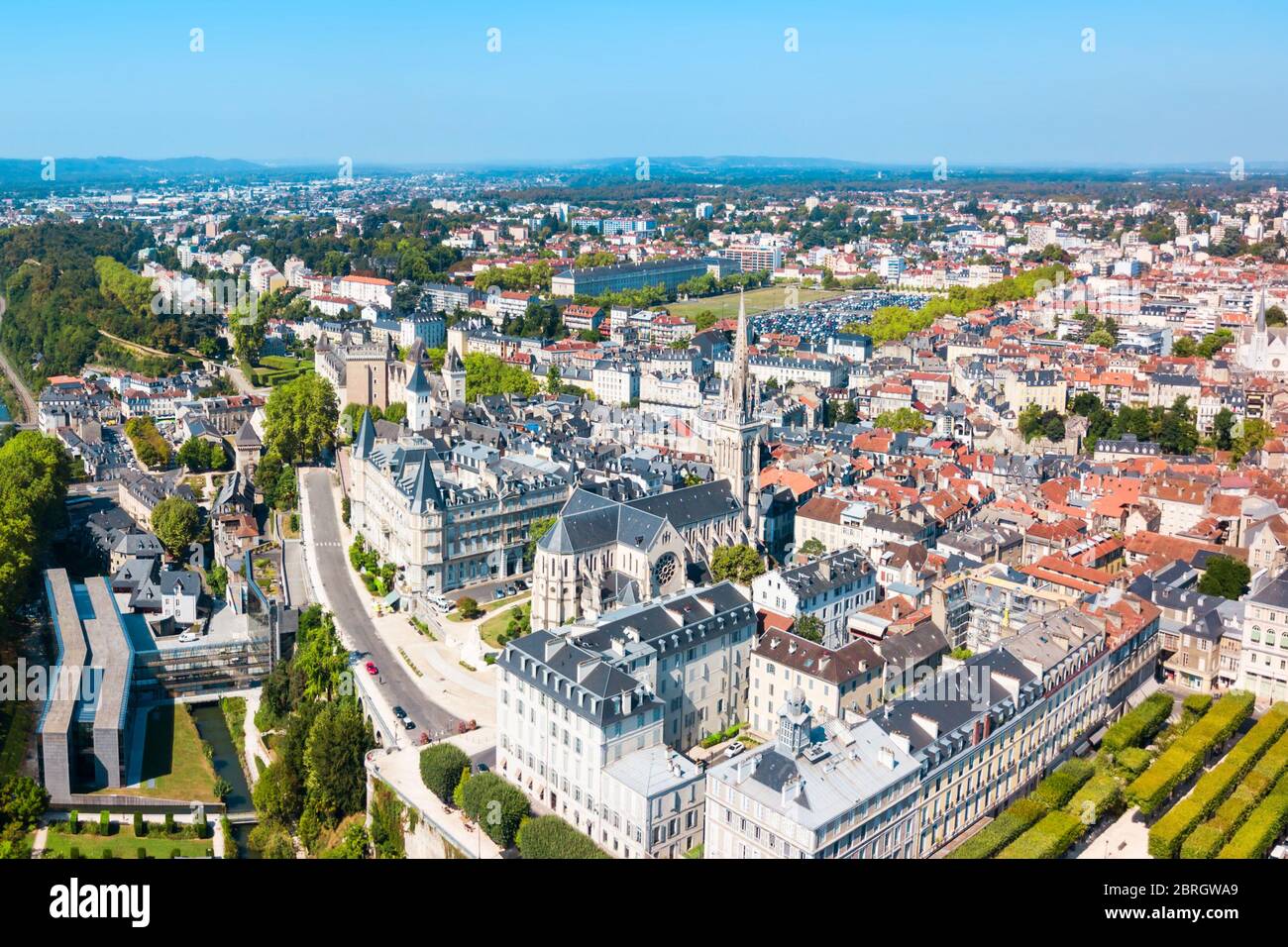 Pau Antenne Panoramablick. Pau ist eine Stadt, Gemeinde und Hauptstadt des Pyrenees Atlantiques in Nouvelle Region Aquitaine, Frankreich Stockfoto