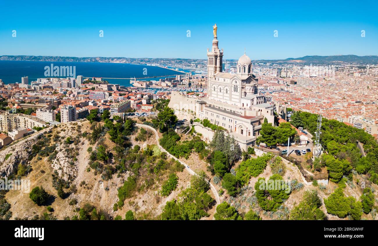 Notre Dame de la Garde oder unsere Dame des Guard Luftaufnahme, Es ist eine katholische Kirche in Marseille Stadt in Frankreich Stockfoto