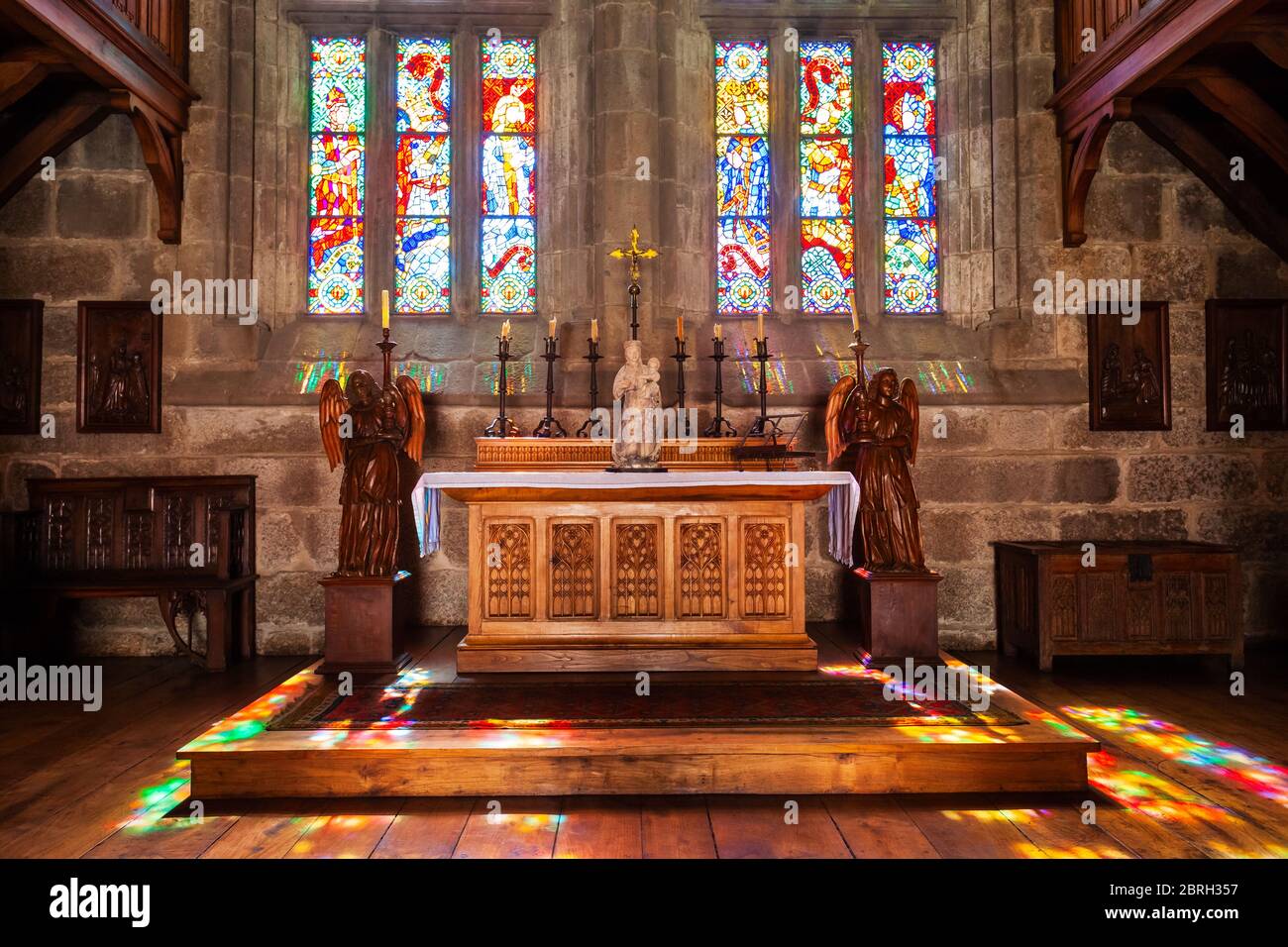 GUIMARAES, PORTUGAL - 11. JULI 2014: Palast der Herzöge von Braganza Kapelle Innenraum, ein mittelalterliches Anwesen in Guimaraes Stadt, Portugal Stockfoto