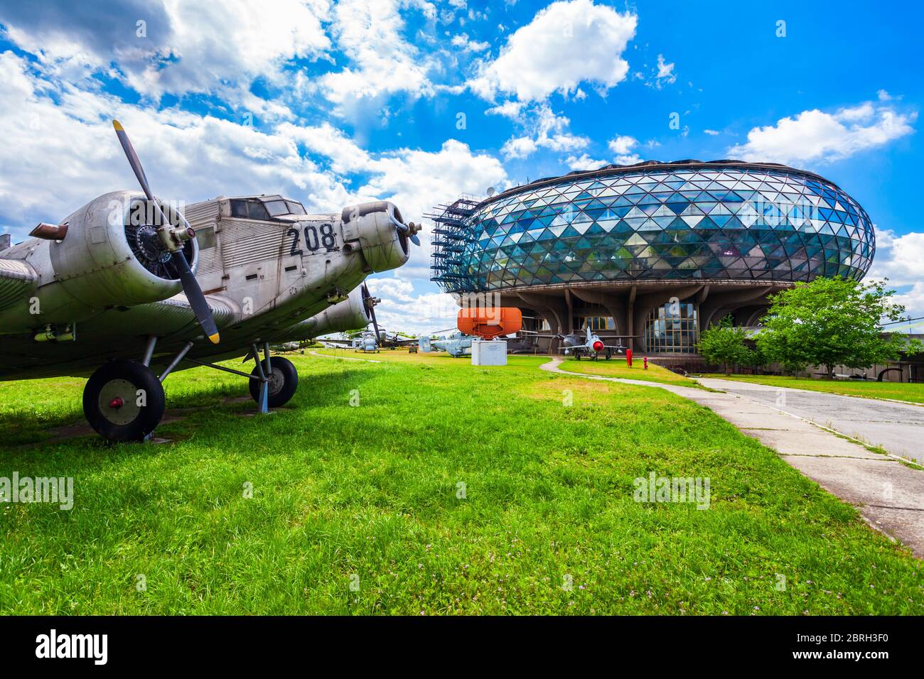 BELGRAD, SERBIEN - 14. MAI 2013: Das jugoslawische Luftfahrtmuseum ist ein Museum in der Nähe des Belgrader Nikola Tesla Flughafens in Belgrad Stockfoto