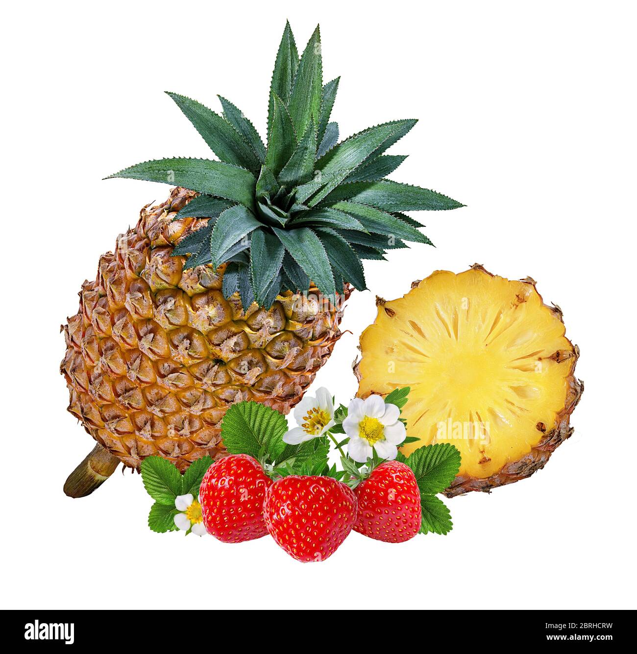 Frische Ananas und Erdbeere auf weißem Hintergrund isoliert Stockfoto