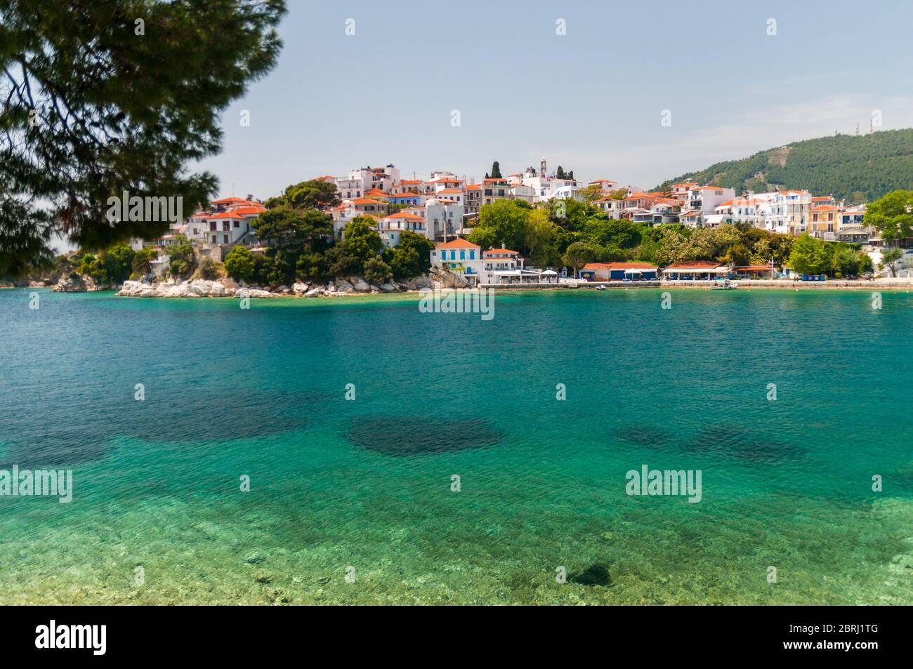Bilder aufgenommen auf der wunderschönen Insel Skiathos, die sich im tiefblauen Wasser der Ägäis befindet. Stockfoto