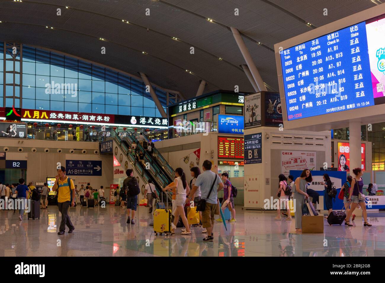 Shenzhen / China - 27. Juli 2015: Shenzhenbei (Shenzhen North) Bahnhof, großer Intercity Bahnhof in Longhua, Baoaan District of Shenzhe Stockfoto