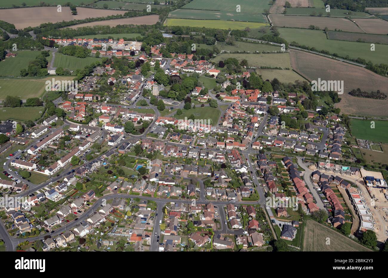 Luftaufnahme der östlichen Hälfte des Heighington Village mit 2 neuen Wohnplätzen in der Nähe von Newton Aycliffe, Grafschaft Durham, Großbritannien Stockfoto