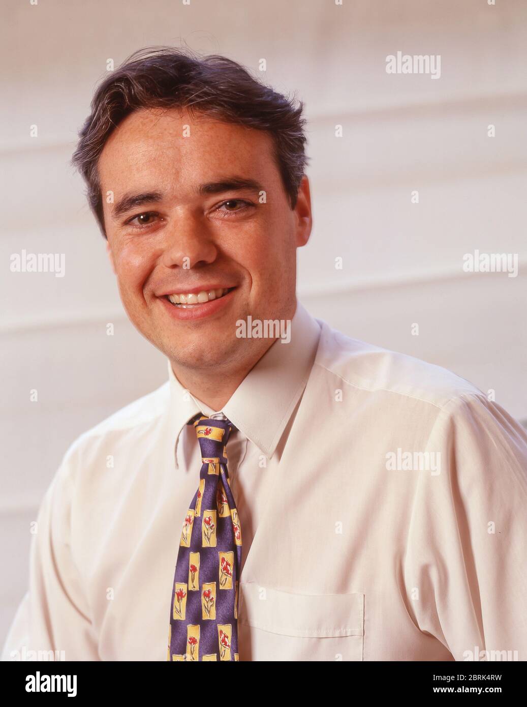 Männlicher Geschäftsmann im Büro, Fitzrovia, City of Westminster, Greater London, England, Großbritannien Stockfoto