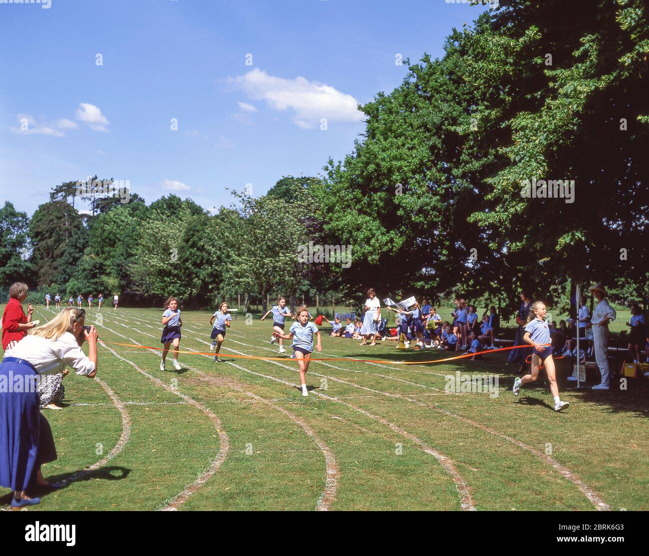 Schulsporttag in der Mädchenschule, Windsor, Berkshire, England, Großbritannien Stockfoto