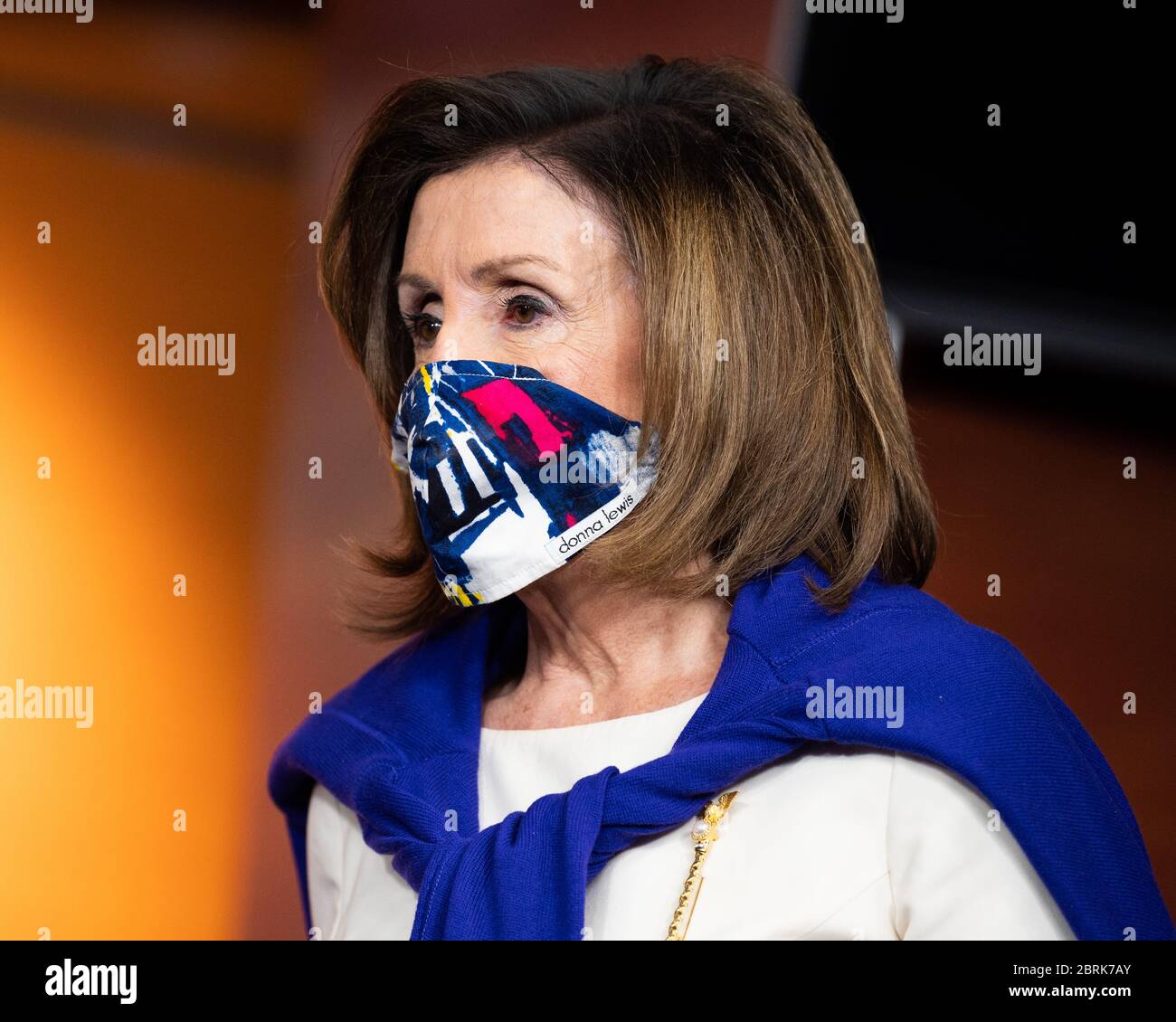 House Speaker, Nancy Pelosi (D-CA) während einer Pressekonferenz zum Jahrestag der Verabschiedung des 19. Gesetzes und der Votum-by-Mail und Wahlsicherheit, die im Heroes Act enthalten sind. Stockfoto