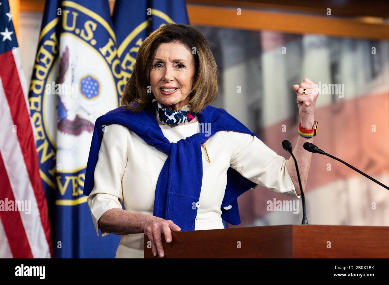 House Speaker, Nancy Pelosi (D-CA) während einer Pressekonferenz zum Jahrestag der Verabschiedung des 19. Gesetzes und der Votum-by-Mail und der Wahlsicherheit, die im Heroes Act enthalten sind. Stockfoto