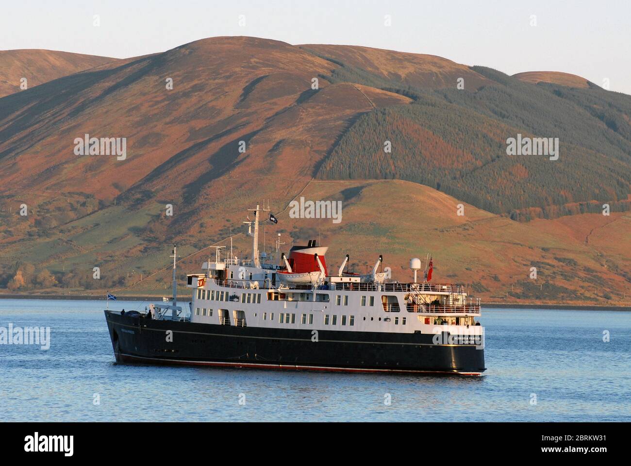 HEBRIDEN PRINZESSIN in der frühen Morgenlicht wiegen Anker in ROTHESAY BAY, SCHOTTLAND Stockfoto