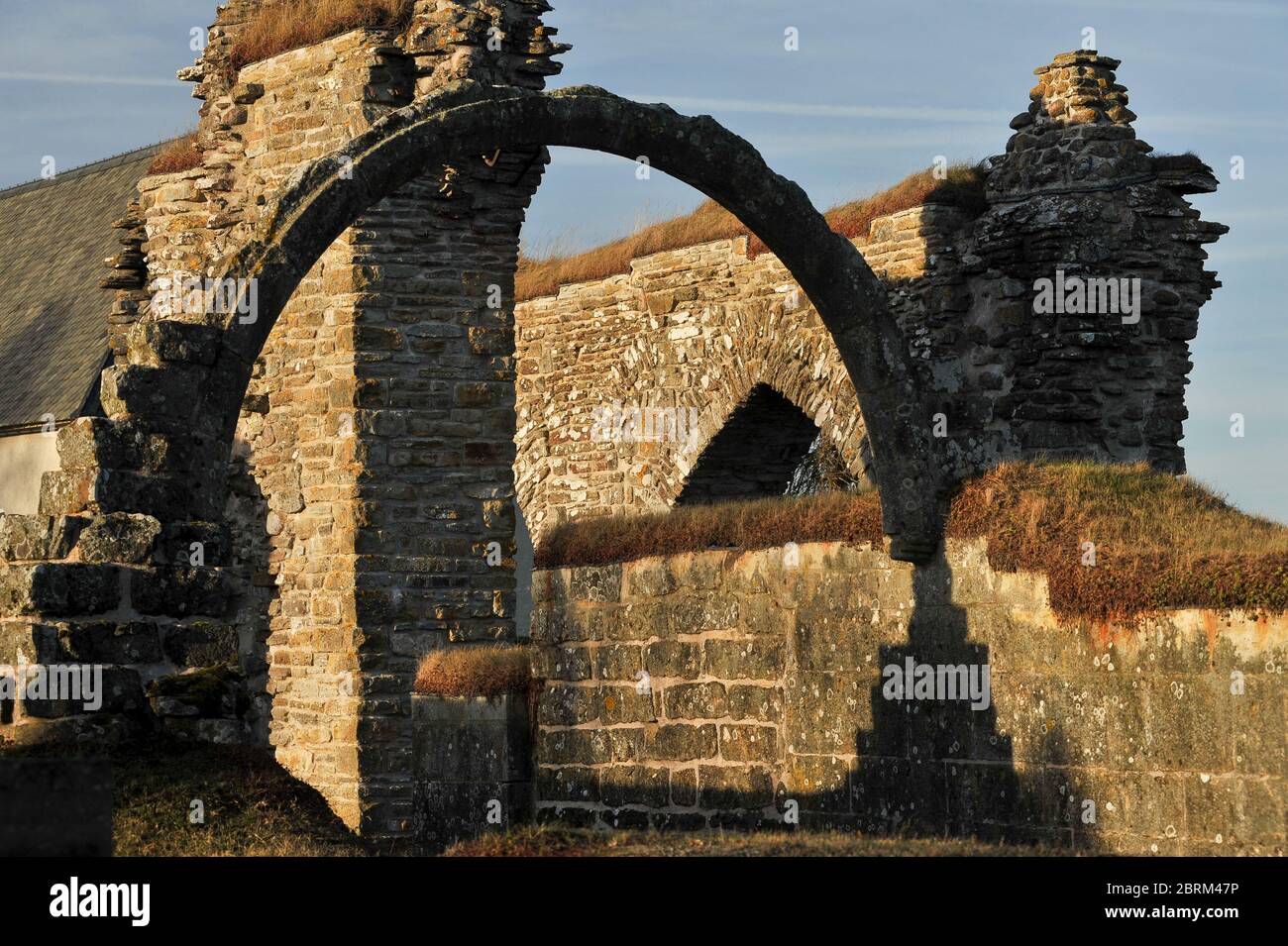 Ruined Gudhem Abbey (Gudhems kloster) war 1152 bis 1529 Benediktiner und später Zisterziensernonnenkloster in Gudhem, Västra Götaland County, Schweden. Dezember 13 Stockfoto