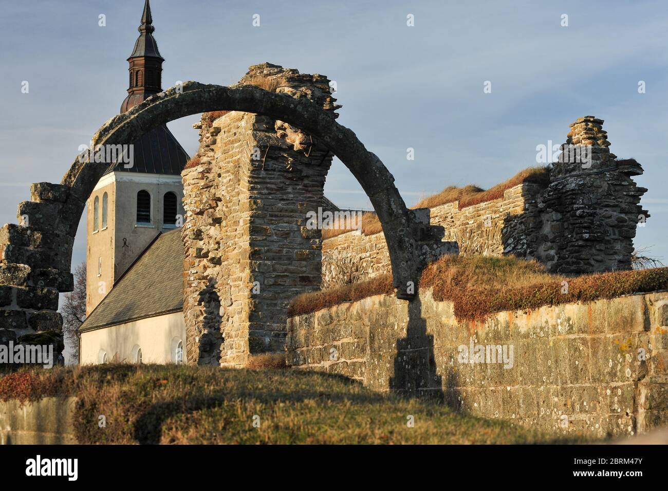 Ruined Gudhem Abbey (Gudhems kloster) war 1152 bis 1529 Benediktiner und später Zisterziensernonnenkloster in Gudhem, Västra Götaland County, Schweden. Dezember 13 Stockfoto