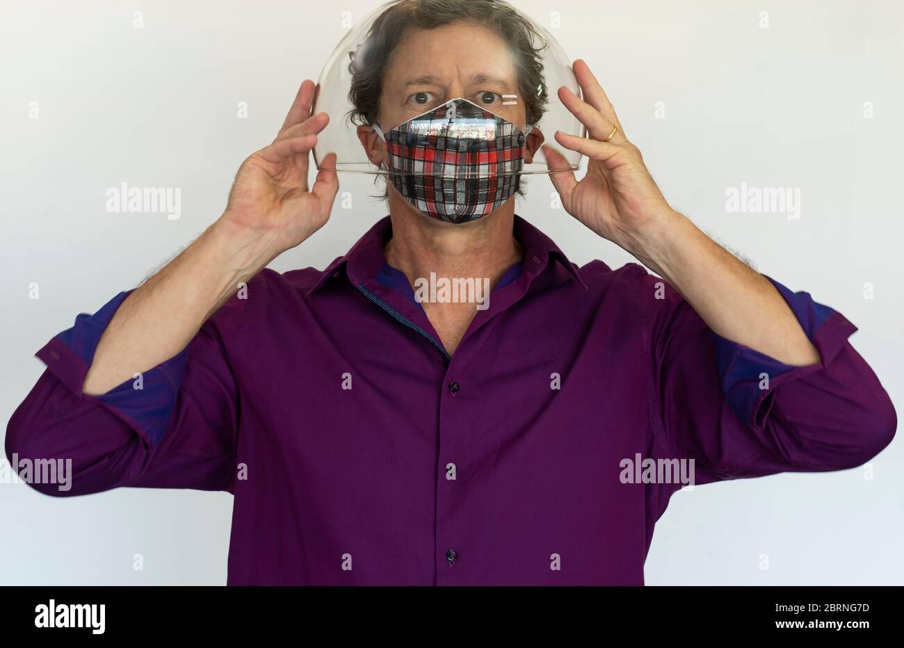 Schutzbrille und eine medizinische Maske. Stockfoto