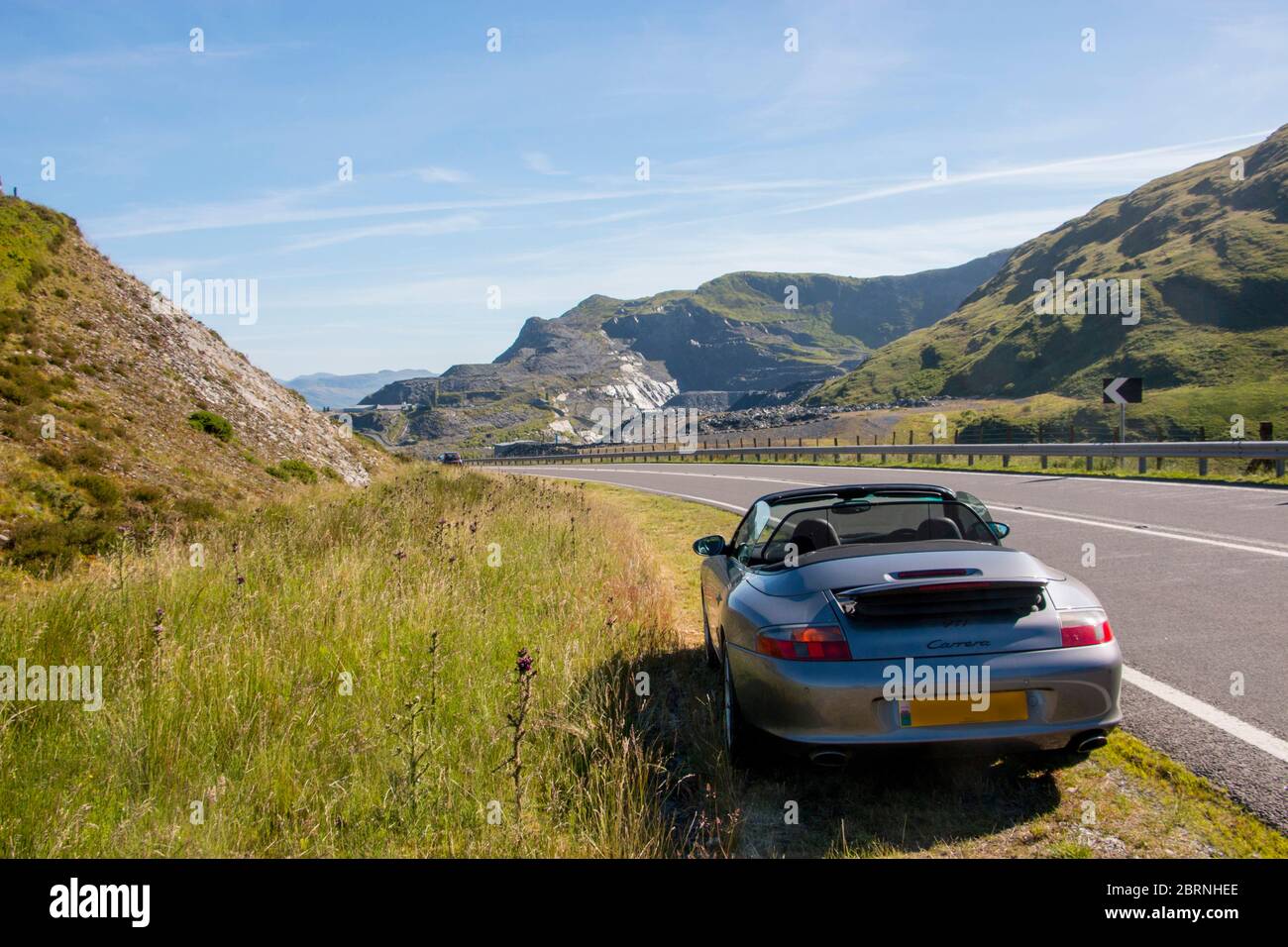 Porsche Carrera 911 C2 Cabriolet, 2003, 996, grau bei Slate Mine, Dolwyddelan,Talwaenydd Stockfoto