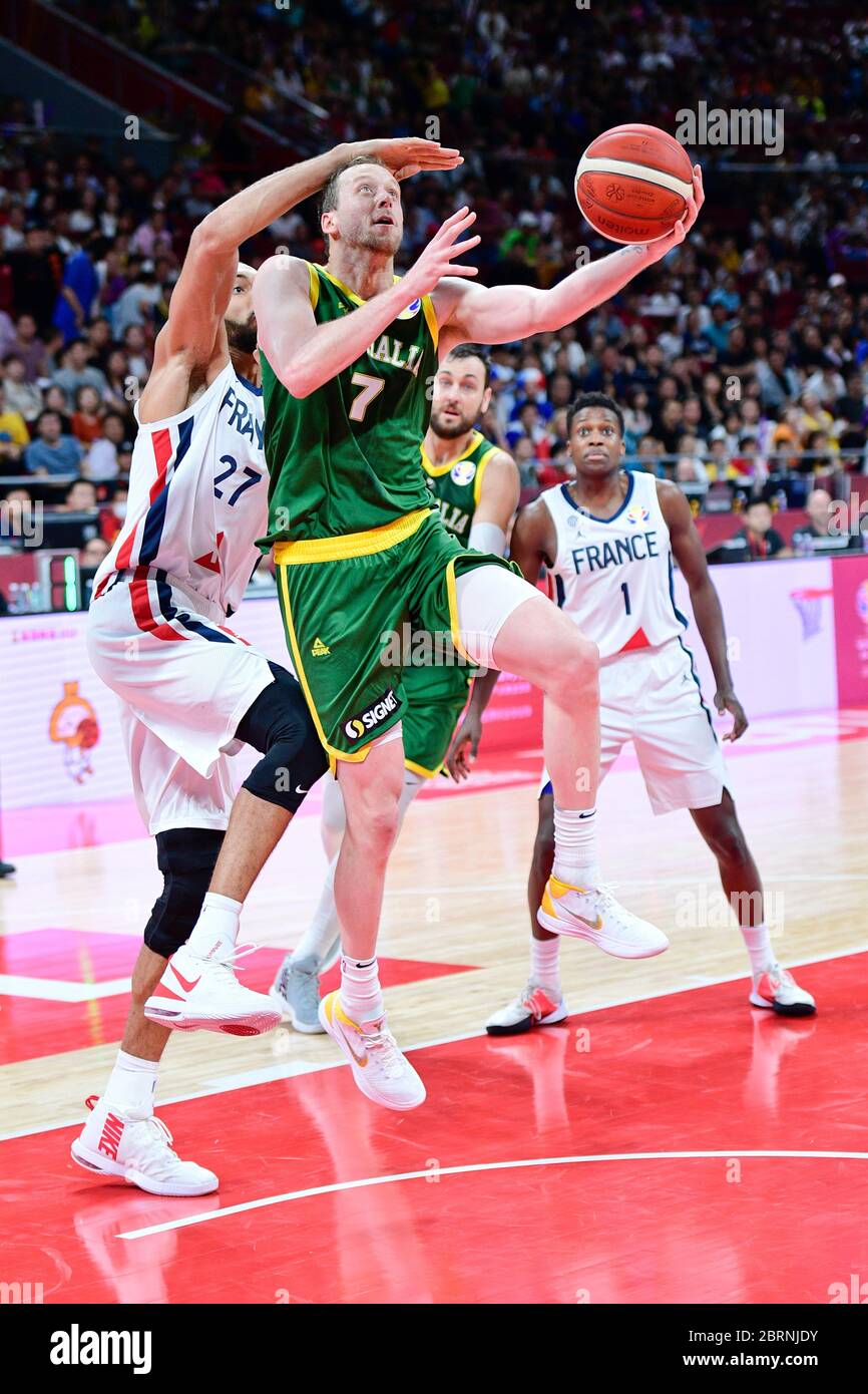 Joe Ingles (Australien) gegen Frankreich. FIBA Basketball Wm China 2019, Halbfinale. Bronze Medaille Spiel Stockfoto