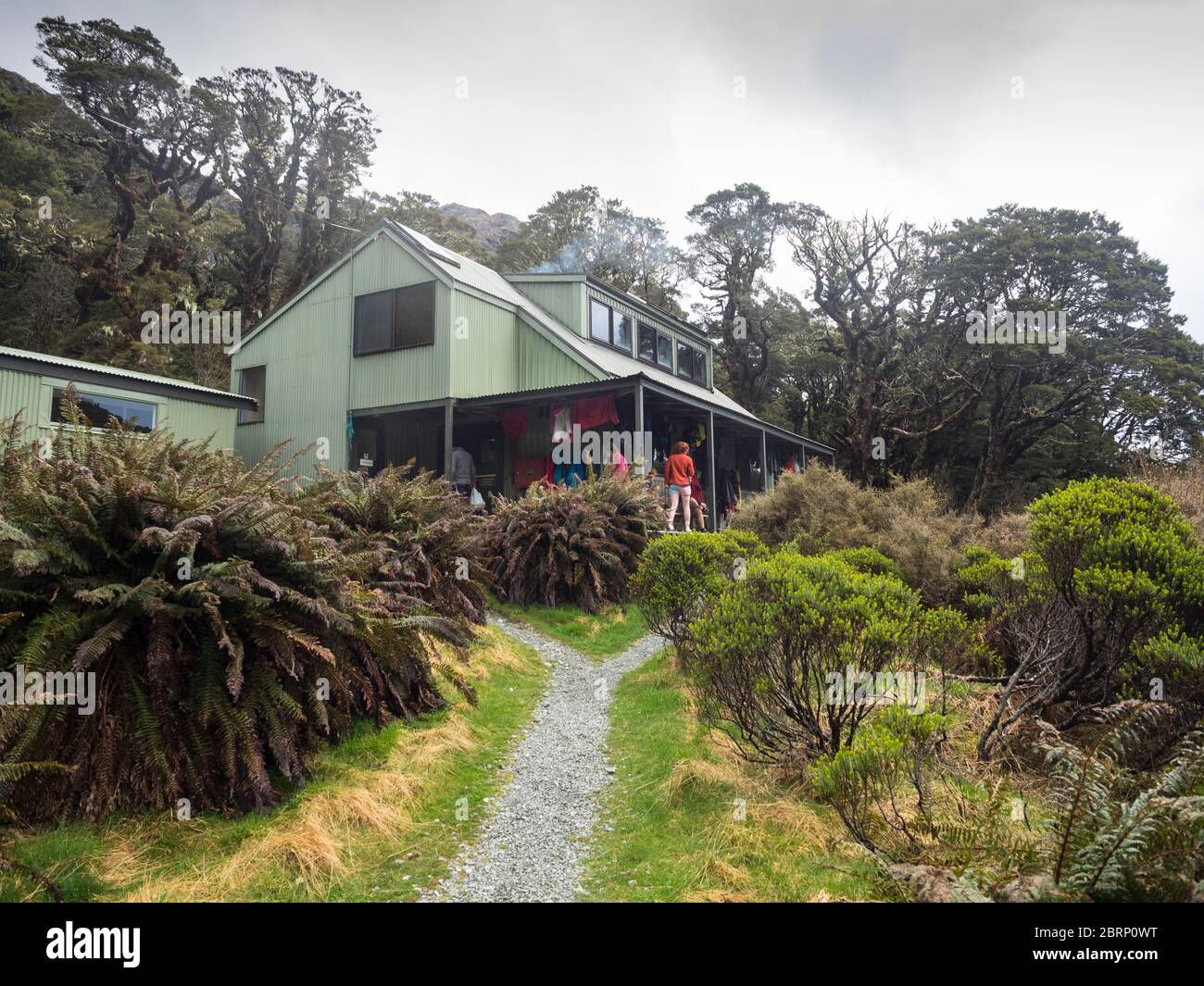 Lake Mackenzie Hut, Routeburn Track, Fiordland National Park, Neuseeland Stockfoto