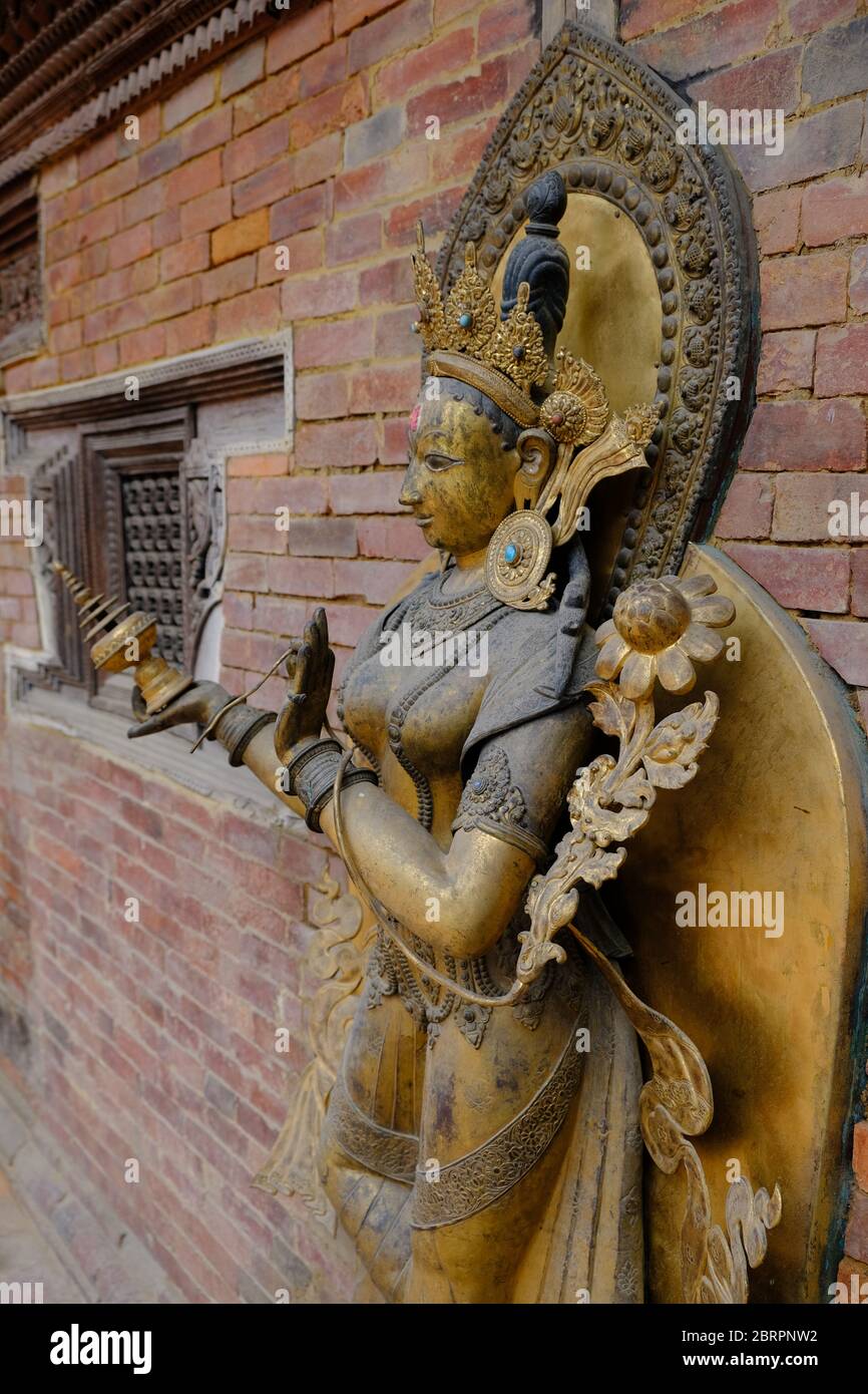 Lalitpur Nepal - Mul Chowk Hof Statue der River Goddess Ganga Stockfoto