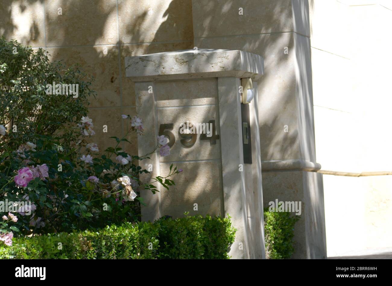 Beverly Hills, Kalifornien, USA 21. Mai 2020 EIN allgemeiner Blick auf die Atmosphäre von Bing Crosby's und Aaron und Candy Spelling's ehemaligem Zuhause in 594 S. Mapleton Drive am 21. Mai 2020 in Beverly Hills, Kalifornien, USA. Foto von Barry King/Alamy Stock Photo Stockfoto