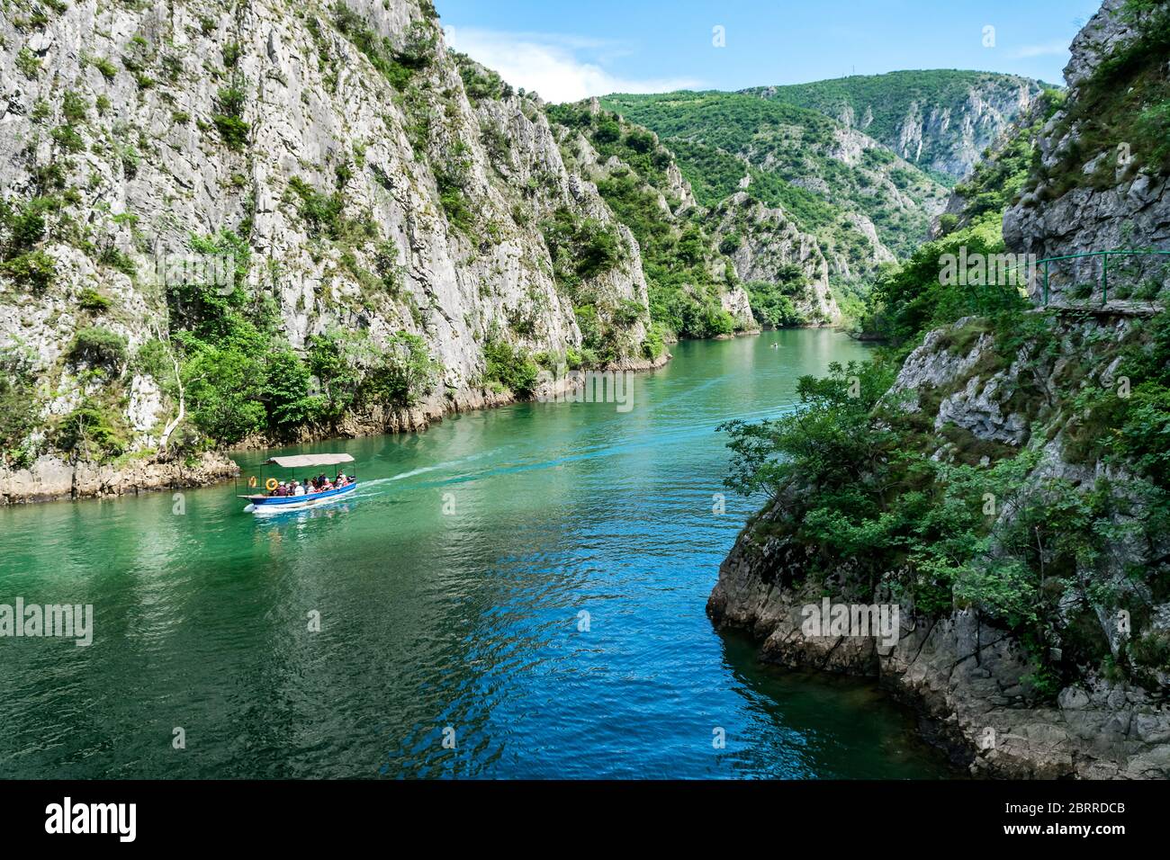 Matka-See, Nordmakedonien - 10. Juni 2017. Matka Canyon - westlich von Skopje, einer der beliebtesten touristischen Wochenende Outdoor-Destinationen in Mazedonien Stockfoto