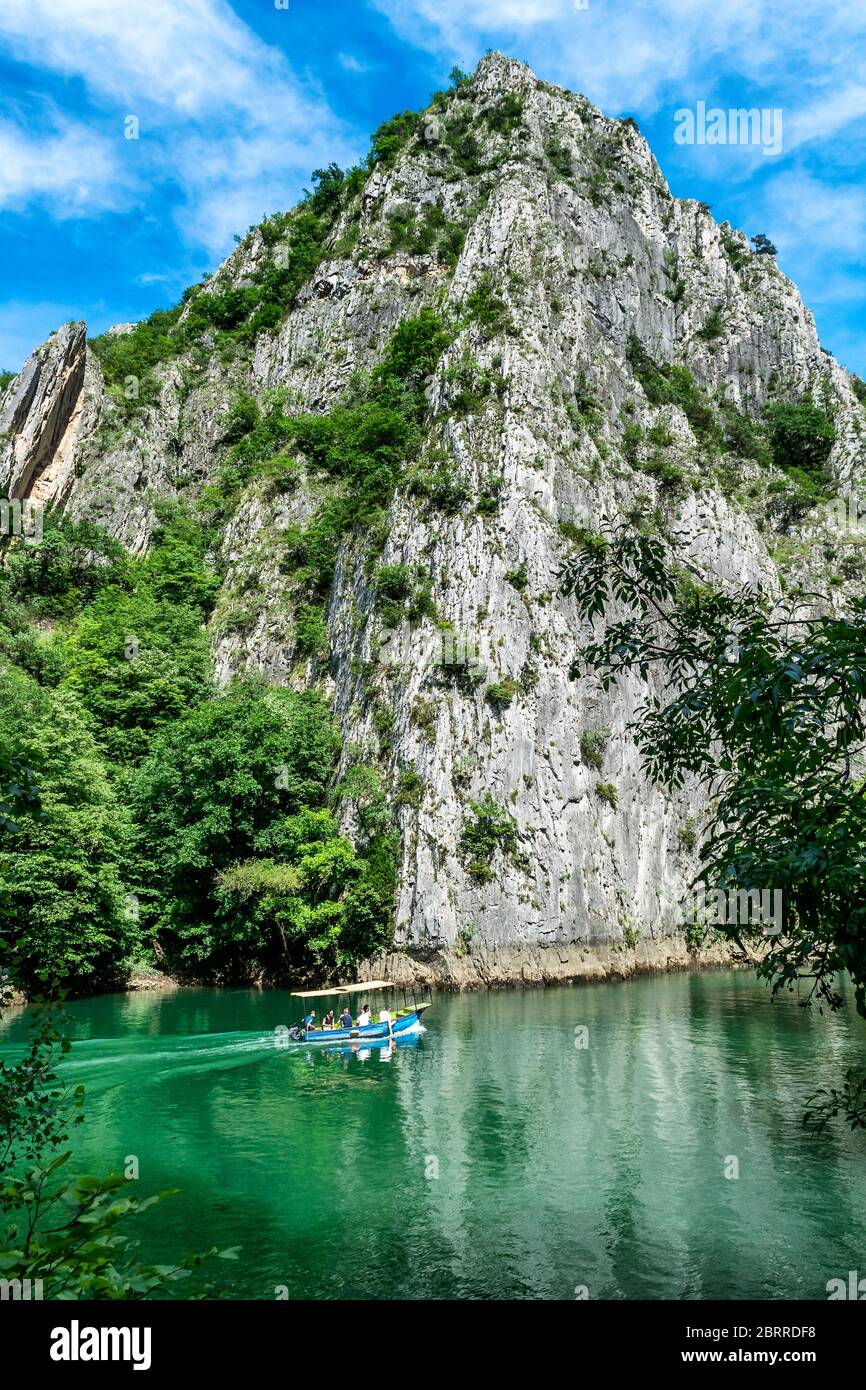 Matka-See, Nordmakedonien - 10. Juni 2017. Matka Canyon - westlich von Skopje, einer der beliebtesten touristischen Wochenende Outdoor-Destinationen in Mazedonien Stockfoto