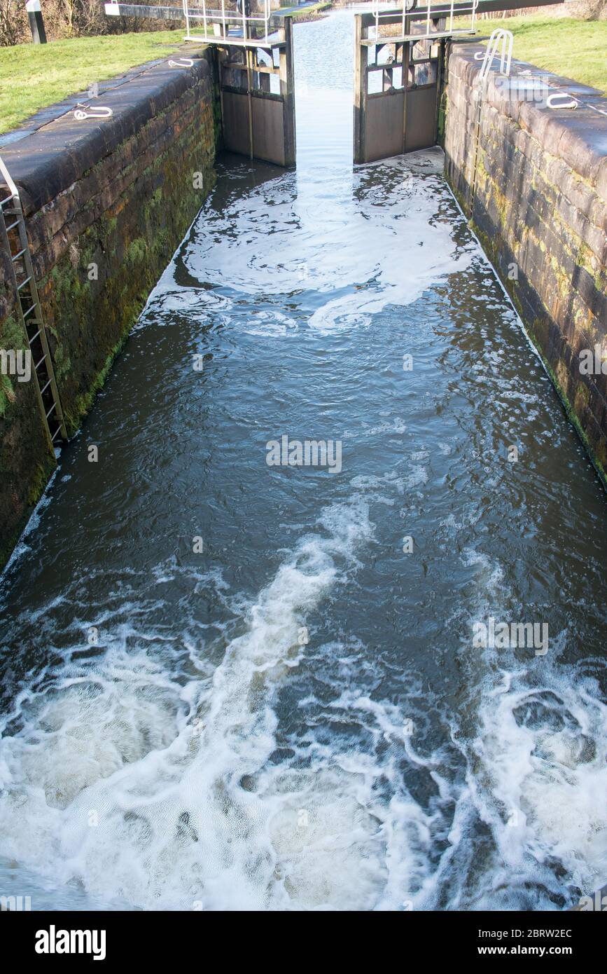 Lock 27 Forth & Clyde Canal, Glasgow in Betrieb. Stockfoto