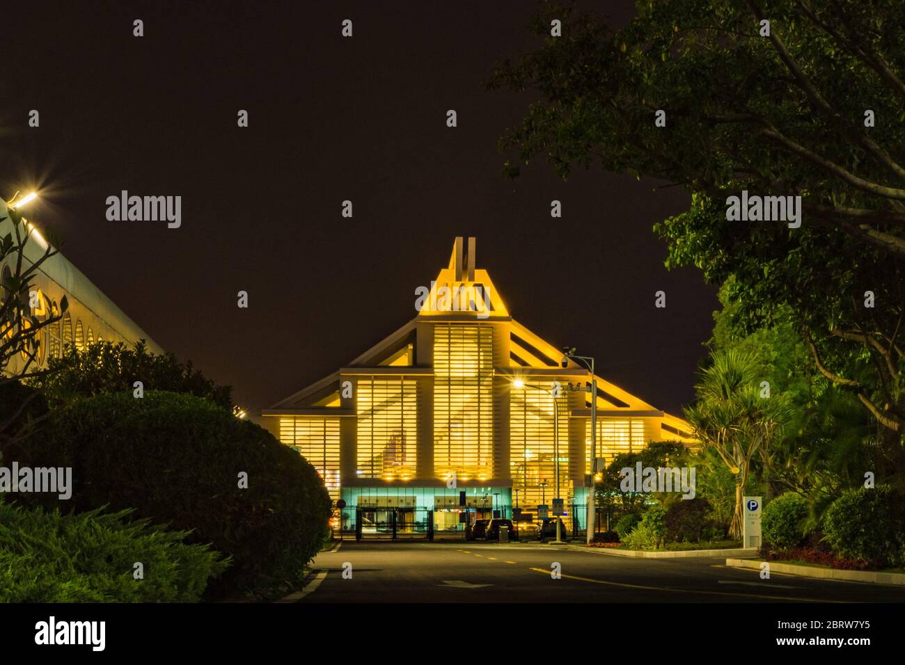 22. Mai 2020, Xianmen, Xianmen, China: Der Flughafen FujianÃ¯Â¼Å'CHINA-Xiamen befindet sich im huli-Viertel der Insel. T3 wurde 1996 gebaut und T4 fast 20 Jahre später. Es ist einer der 12 Fernverkehrsflughäfen in China. Bis zum Osten der Landebahn und Küste, in der Nähe des Flughafenhotels am Nachmittag, aber die tatsächliche Ankunft war es schwarz, Und hören Sie, das Hotel war nicht in der Vergangenheit, schlagen Sie vor, die T3 zu sehen, leider hatte T3 auch blockiert und kann nicht schließen, Flugzeug über den Himmel, aber es wird spät, hilflos dauerte ein paar Nächte, aß Wa Rindfleisch Nudeln. Am nächsten Morgen im Flugzeug, t Stockfoto