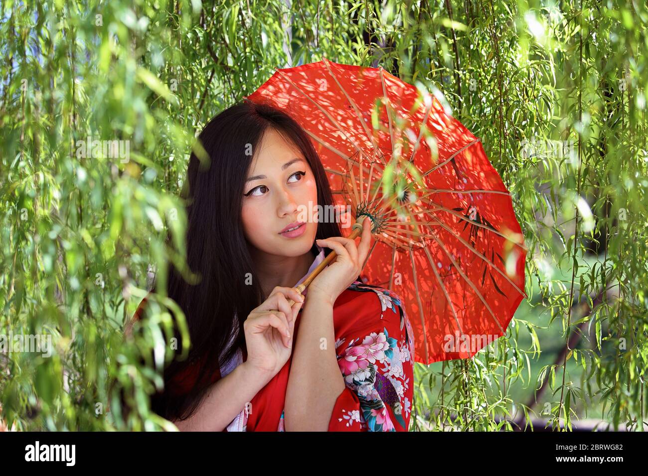 Orientalische schöne Frau mit traditionellen Kleid Stockfoto