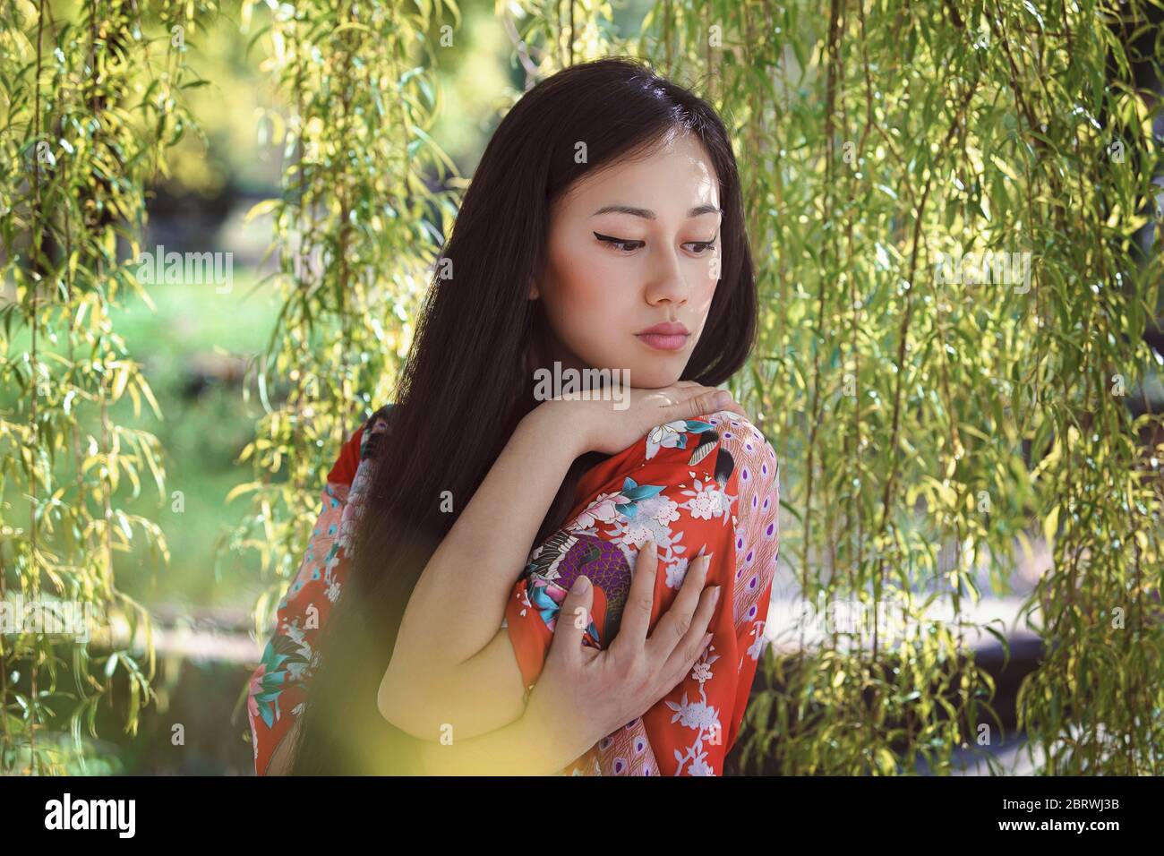Nachdenkliche orientalische Mädchen Stockfoto