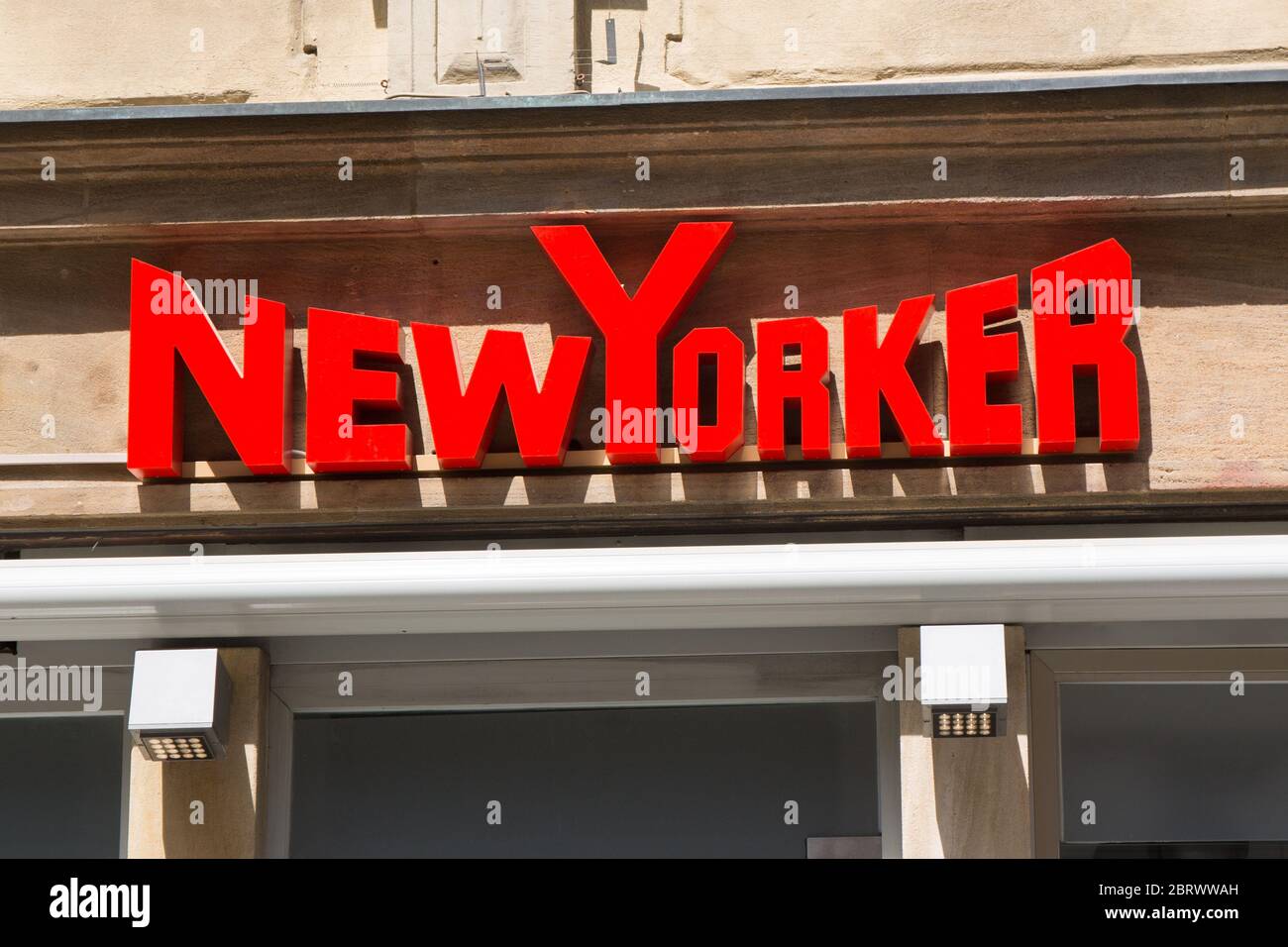 Bamberg, Deutschland 21.05.2020: Symbolbilder - 2020 NEWYORKER, Logo, Schriftzug, Feature / Symbol / symbolfoto / Merkmal / Detail / Verwendung weltweit Stockfoto
