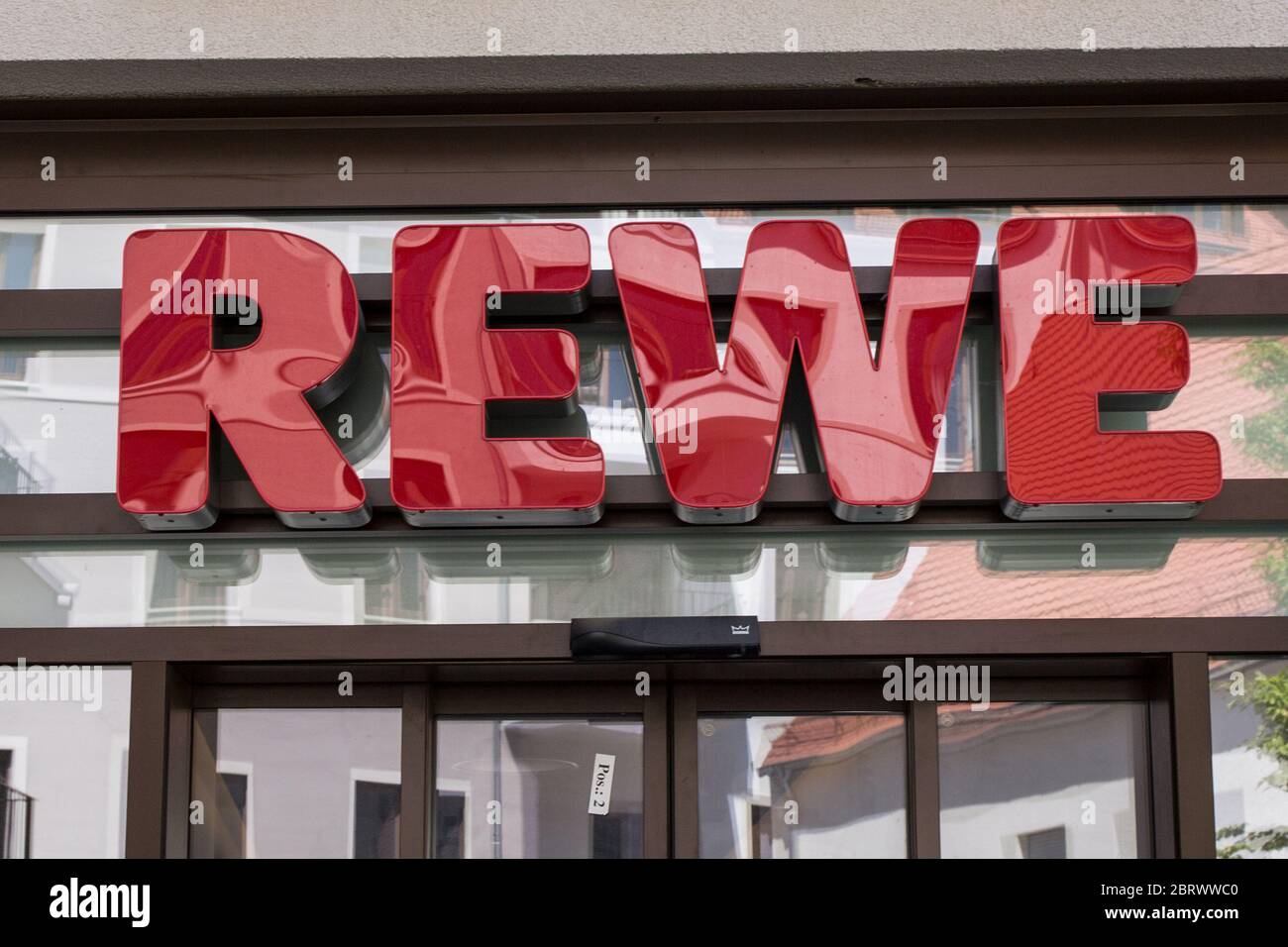 Bamberg, Deutschland 21.05.2020: Symbolbilder - 2020 REWE, Logo, Schriftzug, Feature / Symbol / symbolfoto / Merkmal / Detail / Verwendung weltweit Stockfoto