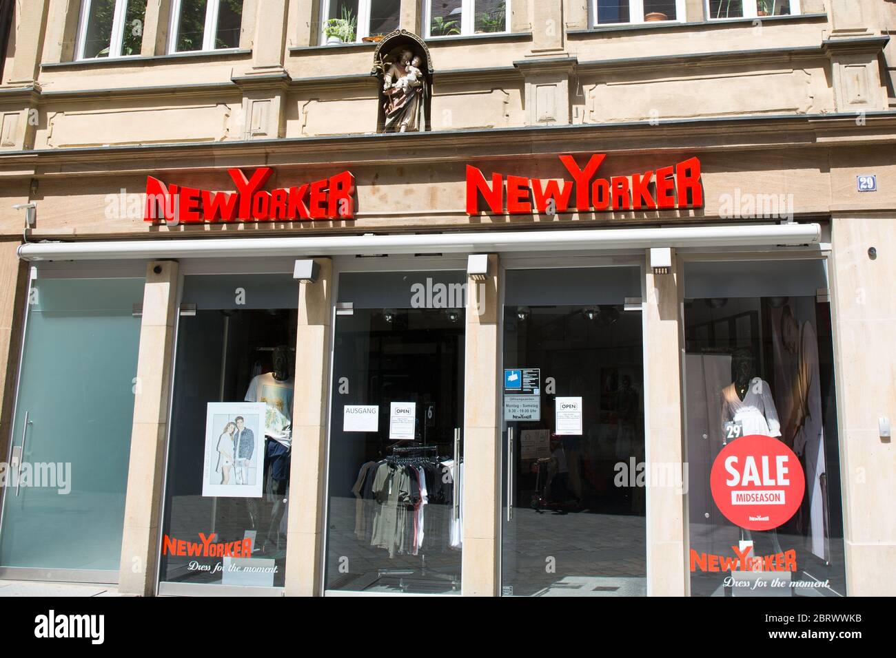 Bamberg, Deutschland. Mai 2020. Bamberg, Deutschland 21.05.2020: Symbolbilder - 2020 NEWYORKER, Logo, Schriftzug, Feature/Symbol/symbolfoto/Merkmal/Detail/ Verwendung weltweit Quelle: dpa/Alamy Live News Stockfoto