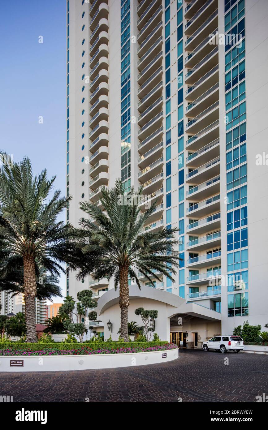 Das Innere der Turnberry Towers. Turnberry Towers ist ein 45-stöckiger Doppelturm-Wohnkomplex in Winchester, Nevada, nahe dem Las Vegas Strip. Stockfoto