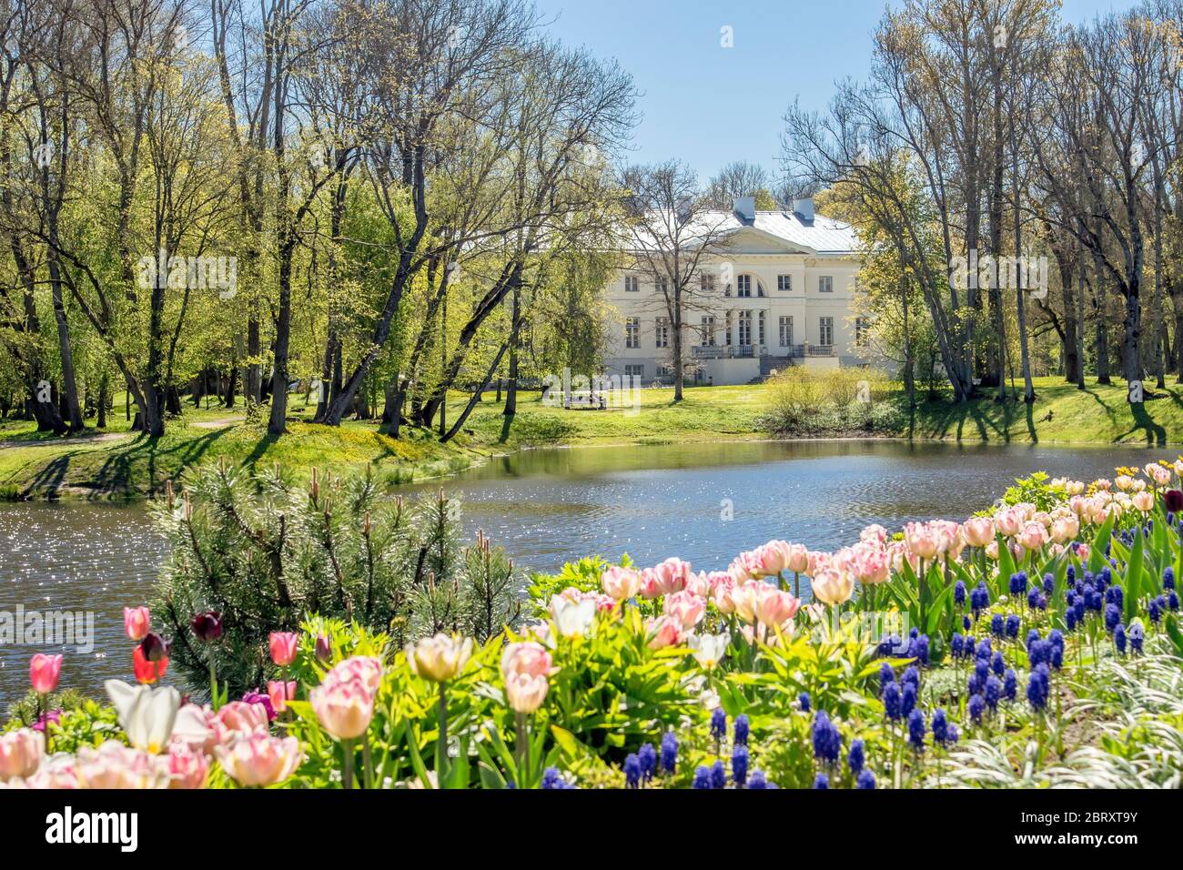 Saku, Harjumaa/Estland-22MAY2020: Das historische Saku Manor (erbaut 1820) im Bezirk Saku wird heute als Hotel betrieben. Stockfoto