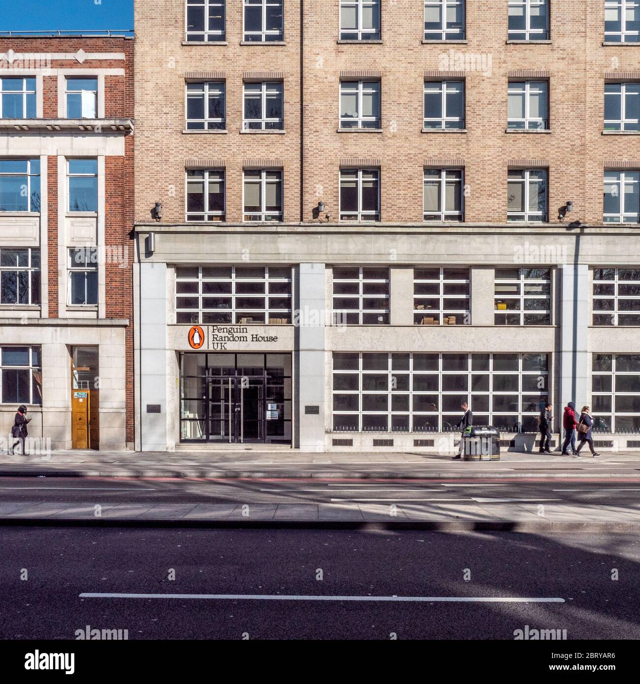 Penguin Publishing, Random House. Das Büro façade und der Eingang zum Verlag in Pimlico, Central London. Stockfoto