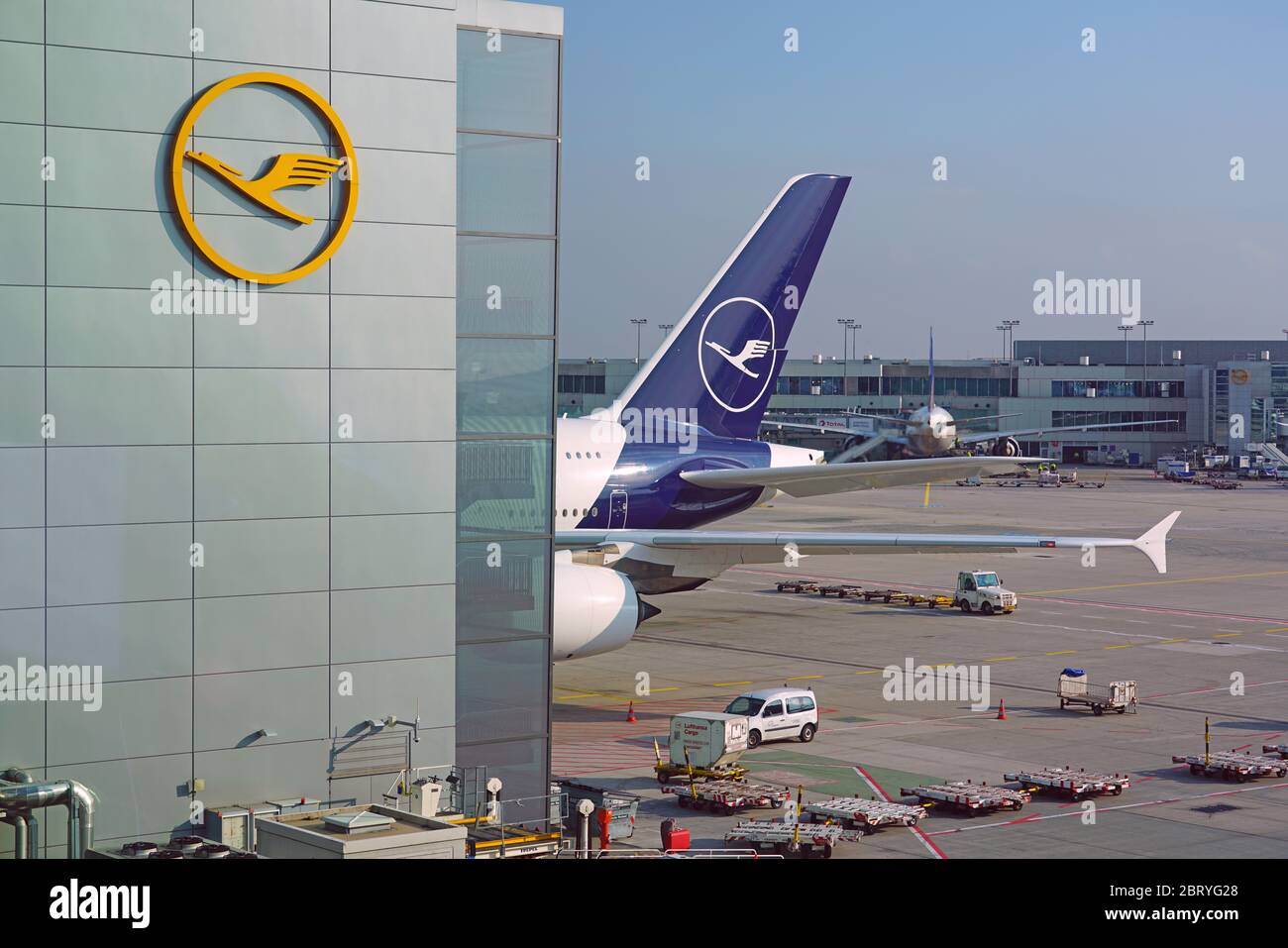 FRANKFURT, DEUTSCHLAND -16 NOV 2019- Ansicht einer Boeing 747-8 von ...