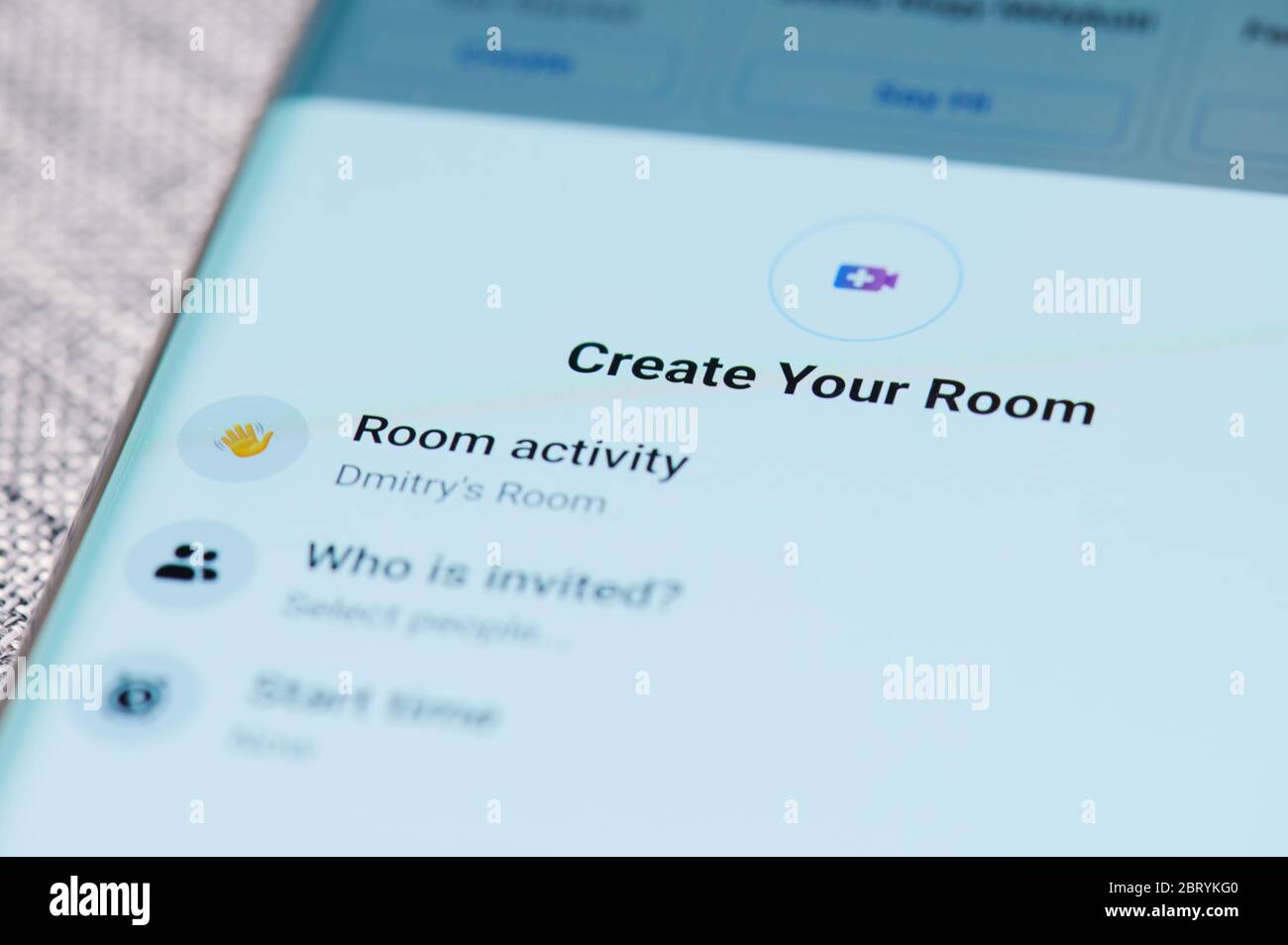 New-York , USA - 22. Mai 2020: Erstellen Sie Treffen in facebook Hauptseite Nahaufnahme Ansicht auf Smartphone-Bildschirm Stockfoto