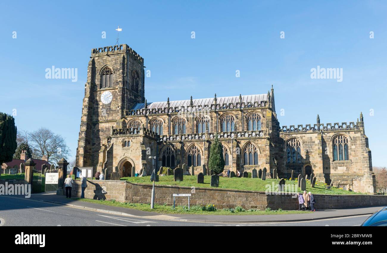 Außenansicht der St. Mary's Pfarrkirche in Thirsk, North Yorkshire Stockfoto