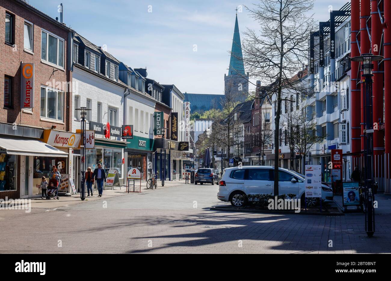 Heinsberg, Nordrhein-Westfalen, Deutschland - Hochstraße in Heinsberg, Haupteinkaufsstraße in Zeiten der Corona-Pandemie mit Kontaktverbot, Heinsberg Stockfoto