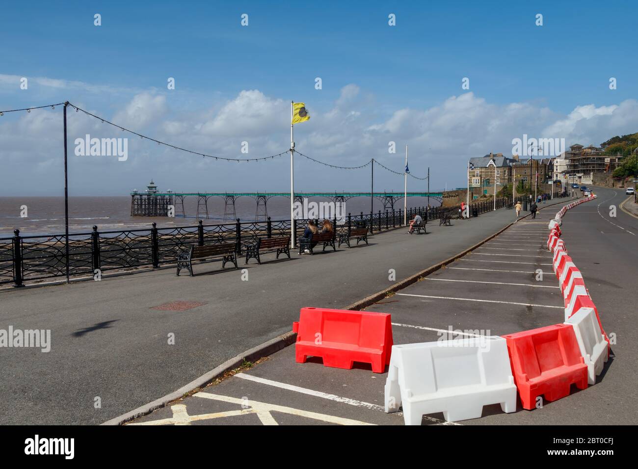 Soziale Distanzierung Maßnahmen Clevedon Seafront Stockfoto