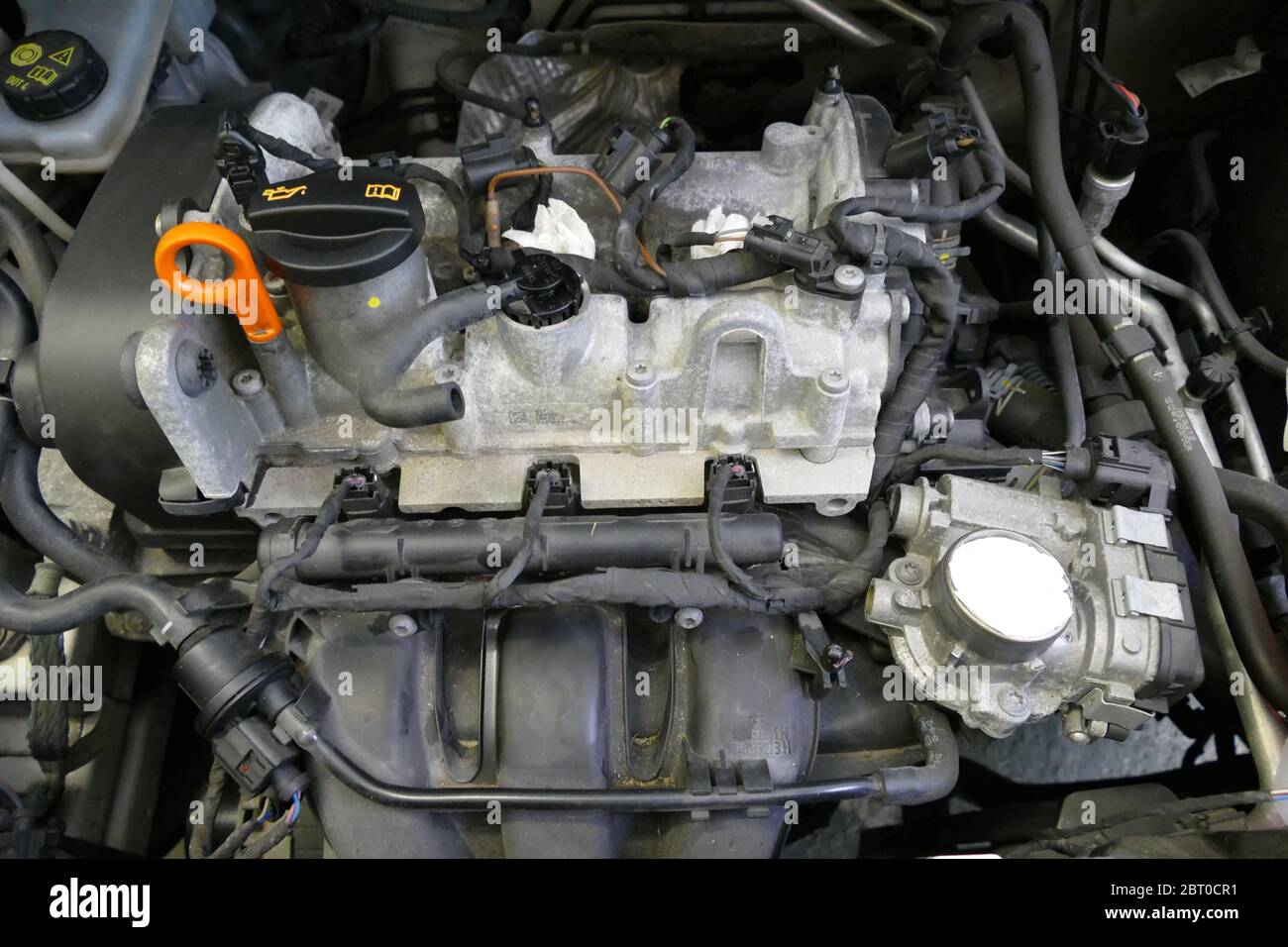 Skoda Citigo Motorraum mit Luftfilterkasten entfernt. Stockfoto
