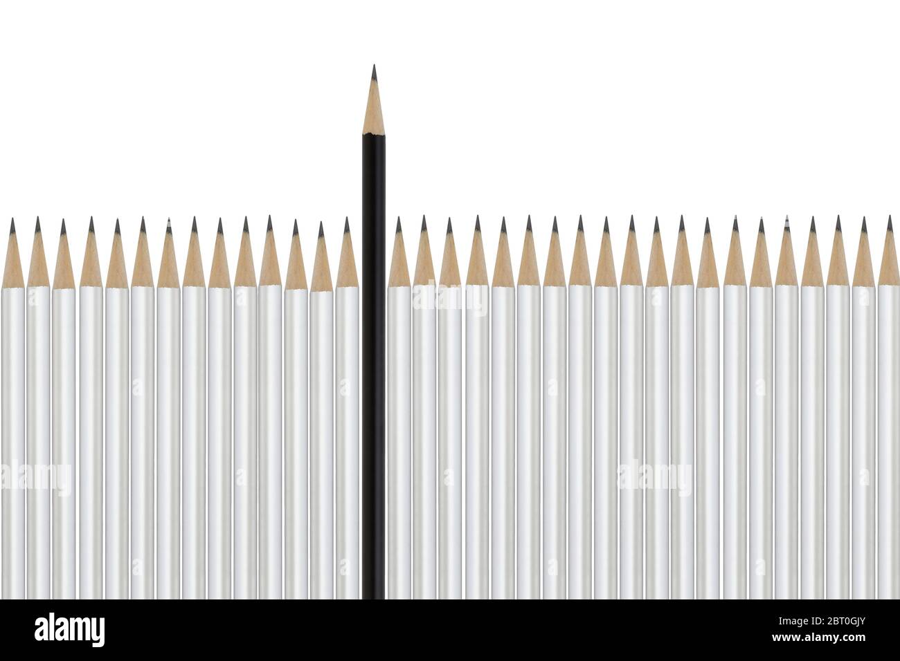 Schwarzer Bleistift unter weißen Bleistiften bedeutet Unterschied schlagen die Chancen Erfolg Stockfoto